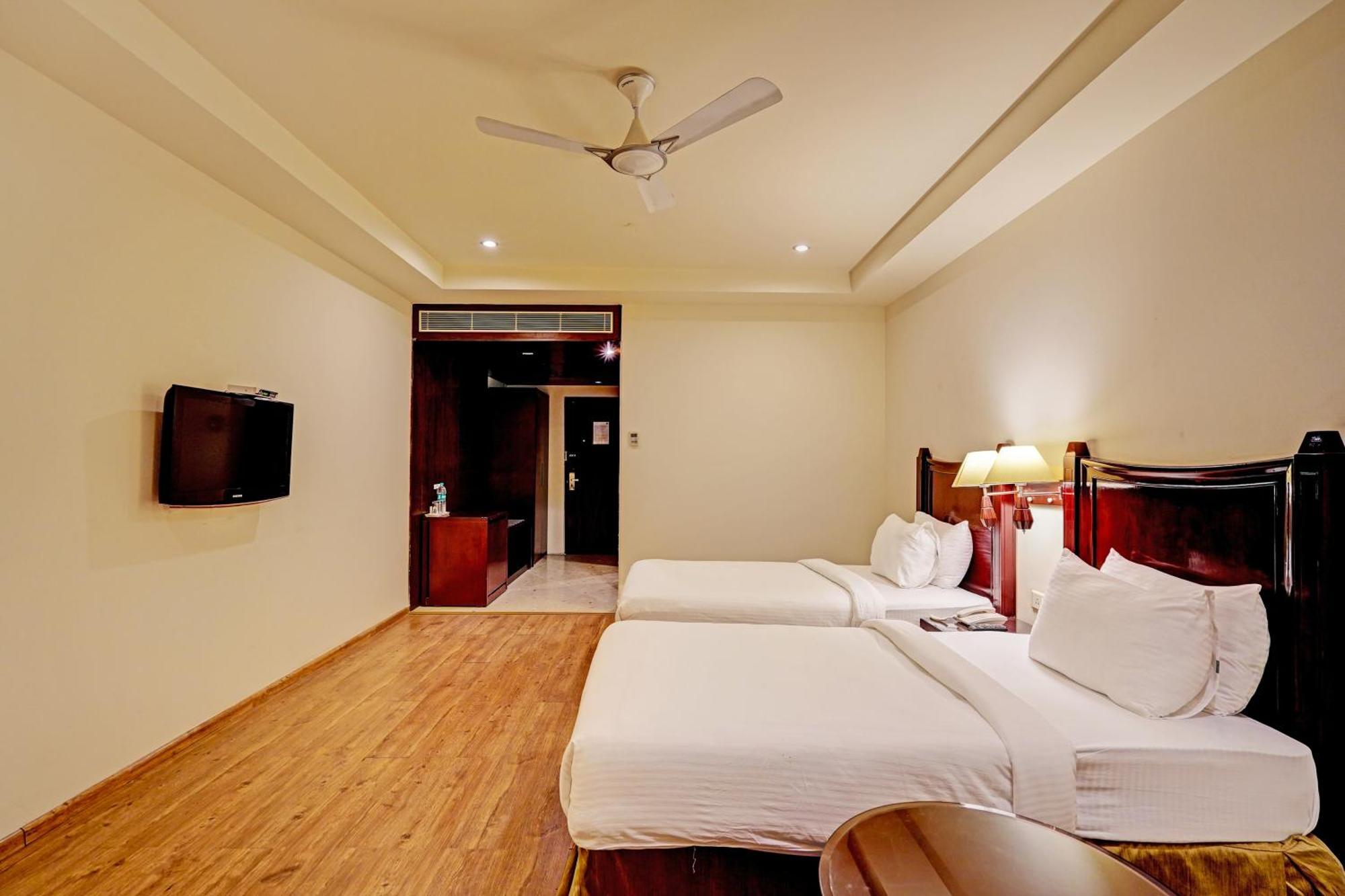 Hotel The Tark Near Delhi Airport 4*