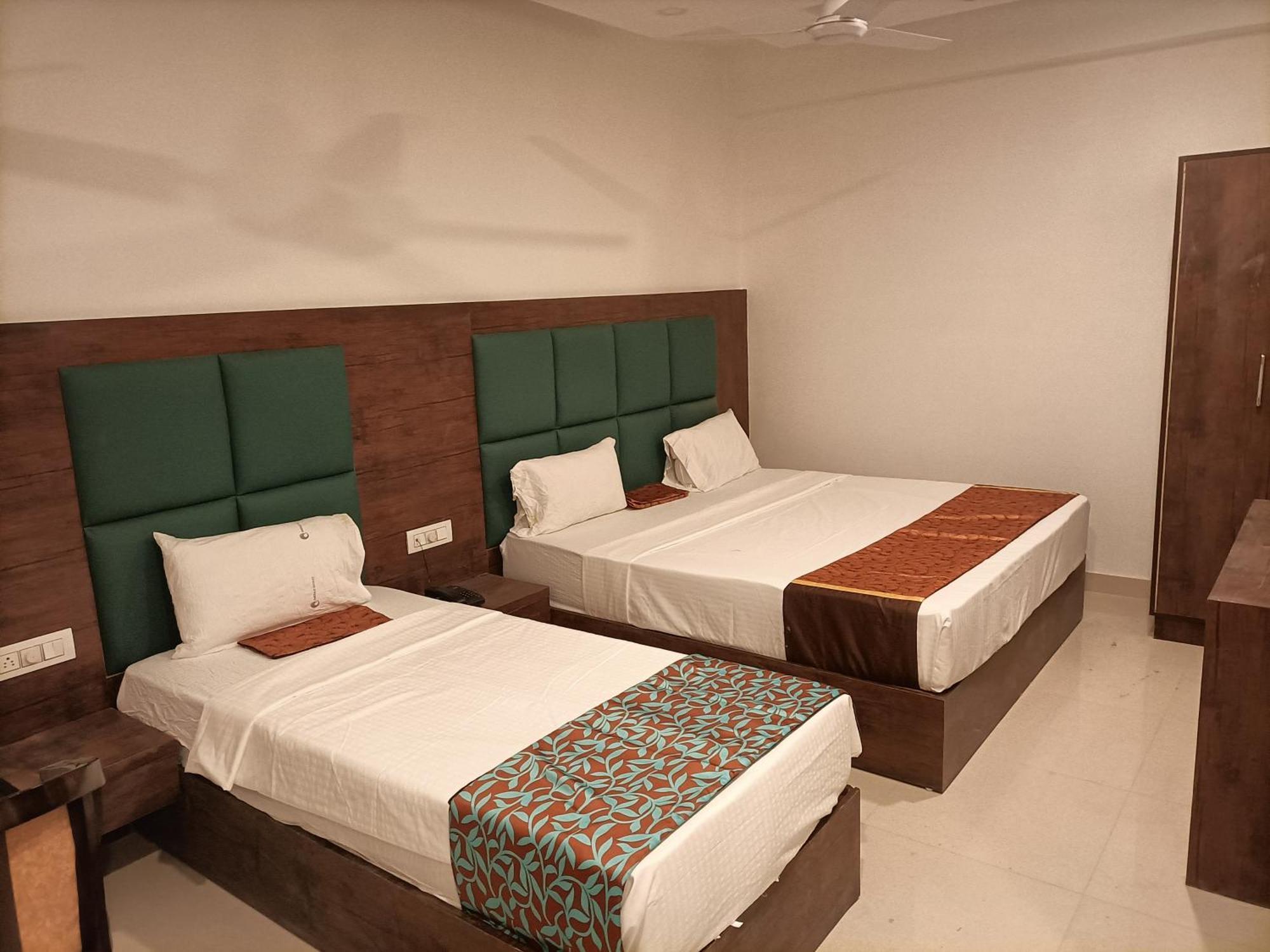 The Tark Near Delhi Airport Hotel 4*