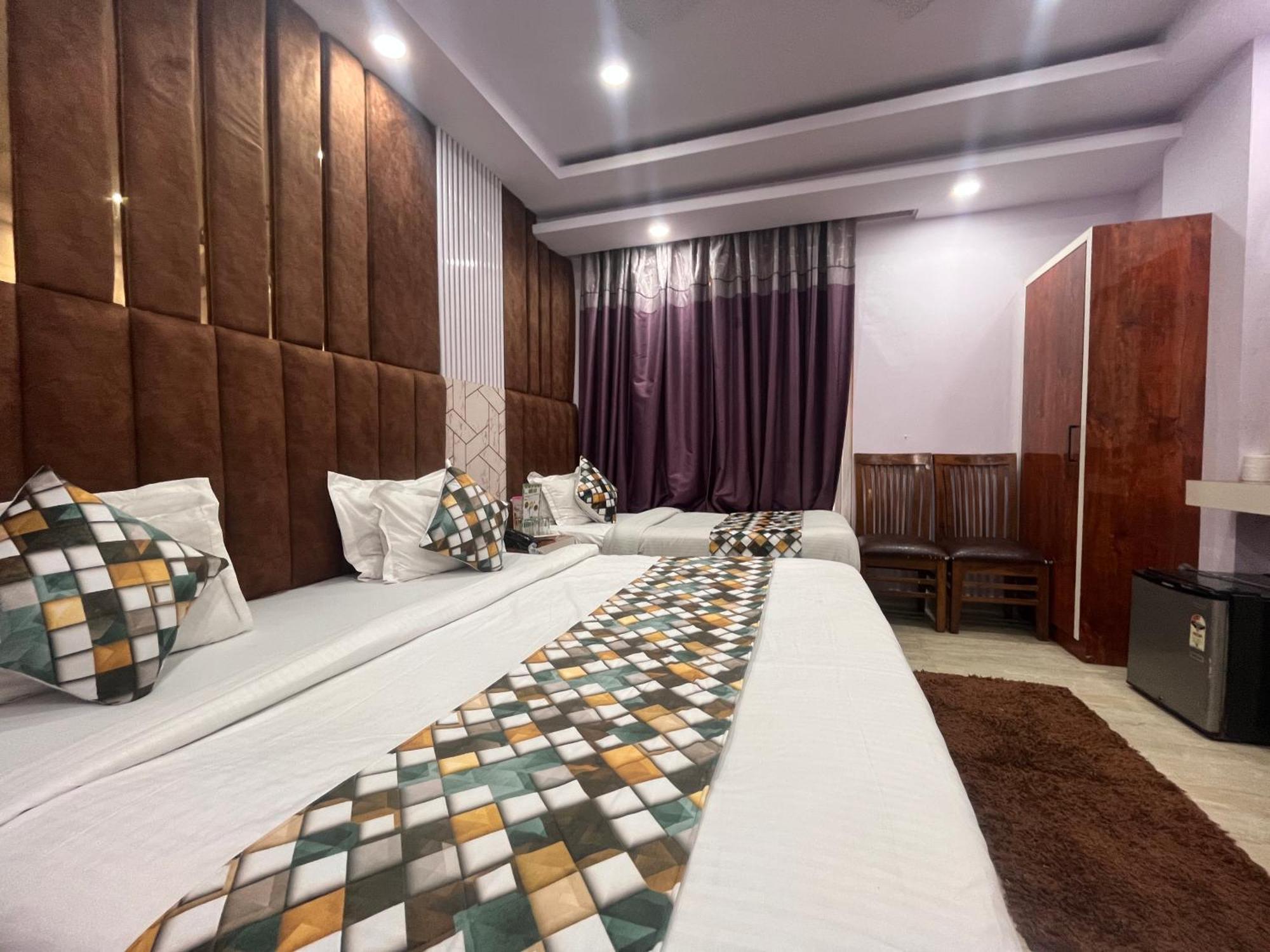 Embassy Near Rk Ashram Metro Hotel 4*