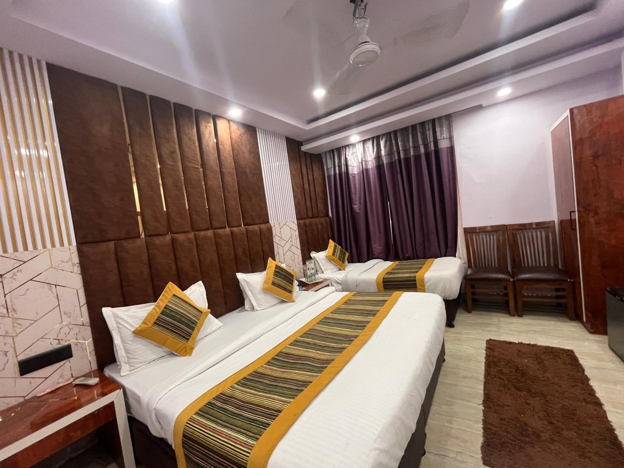 Embassy Near Rk Ashram Metro Hotel 4*