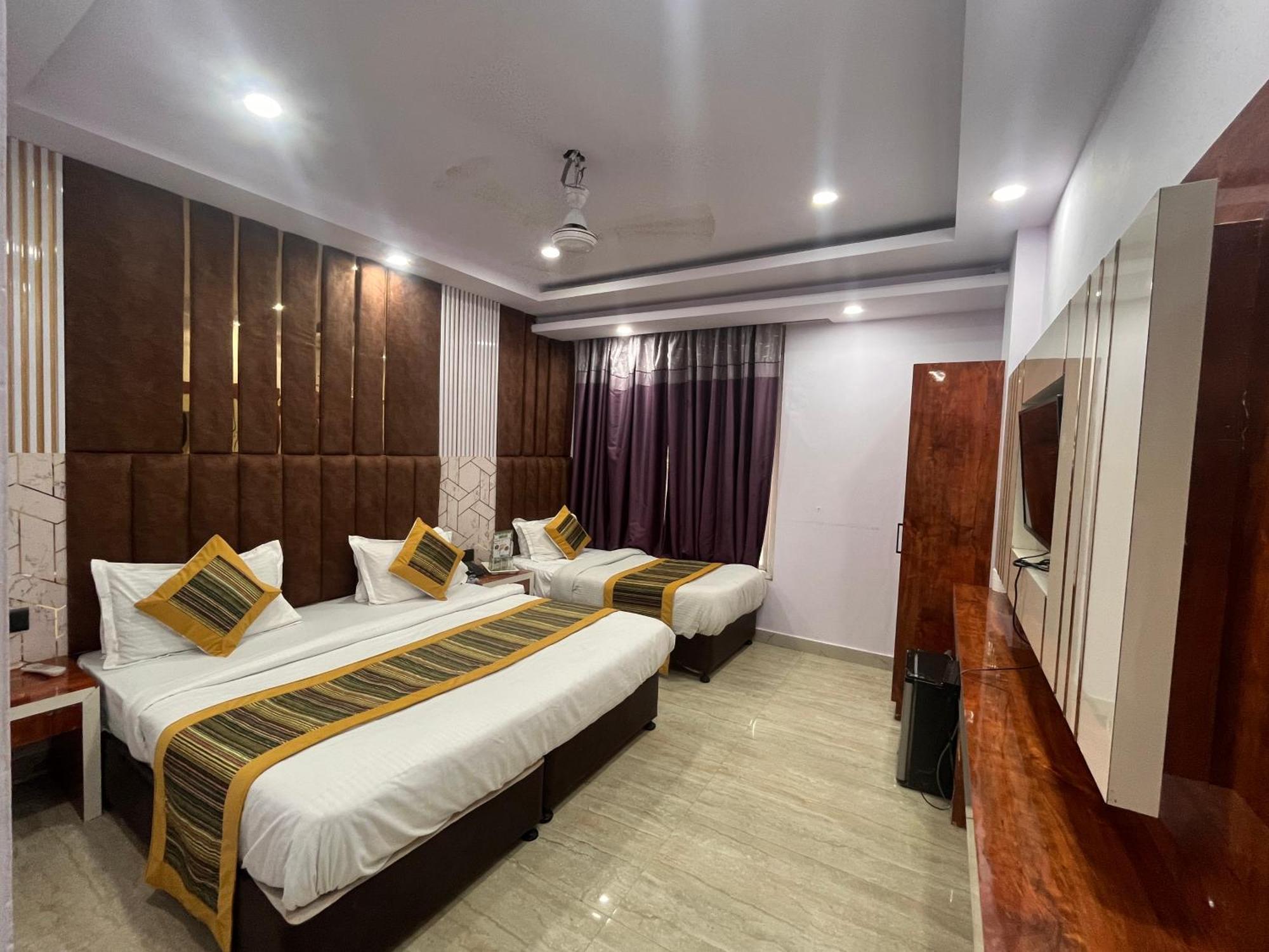Hotel Embassy Near Rk Ashram Metro 4*