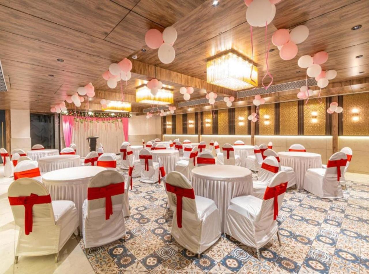 Hotel Airport De Rosewood Near Delhi Airport 4*