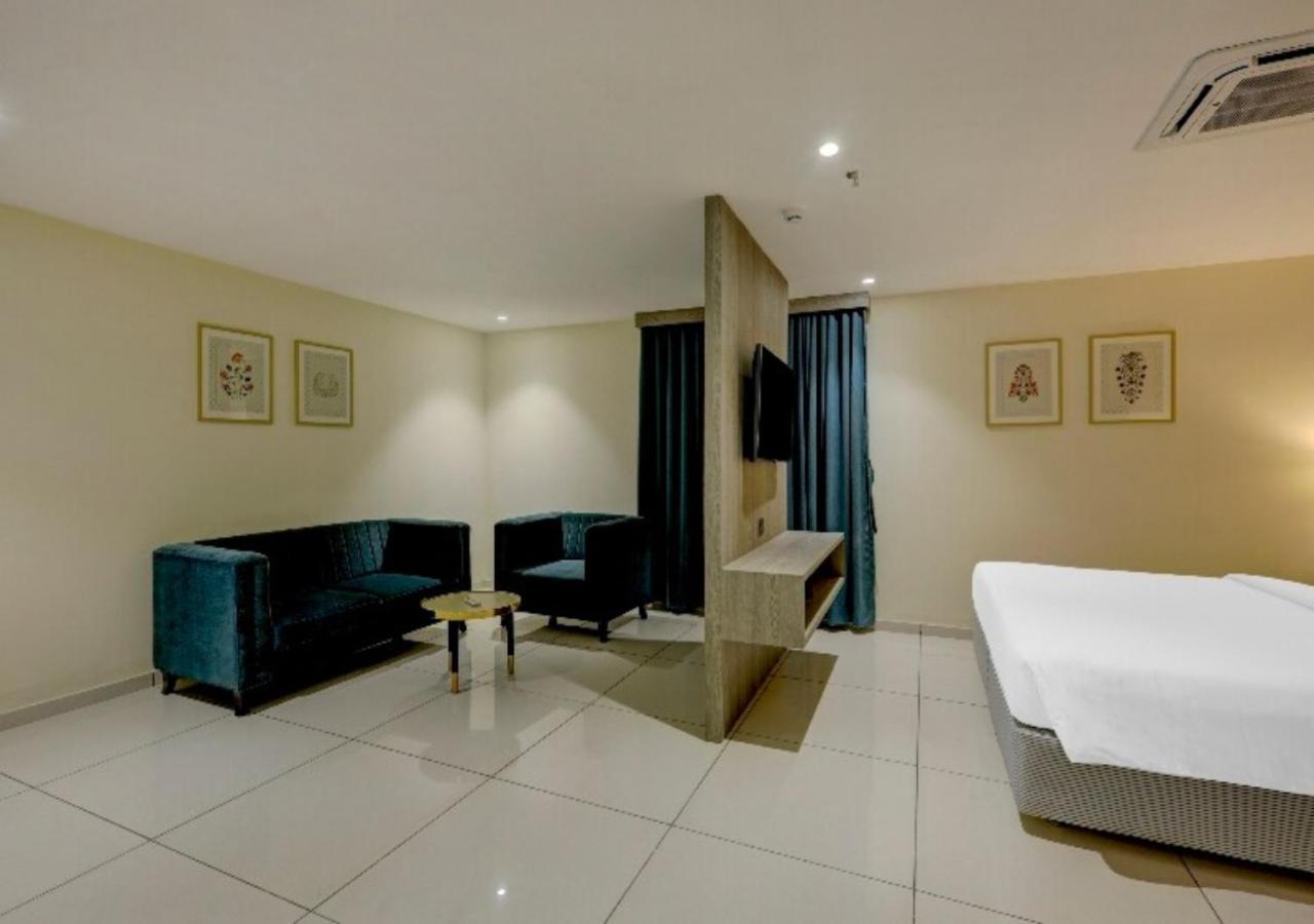 Hotel Empire Near Delhi Airport