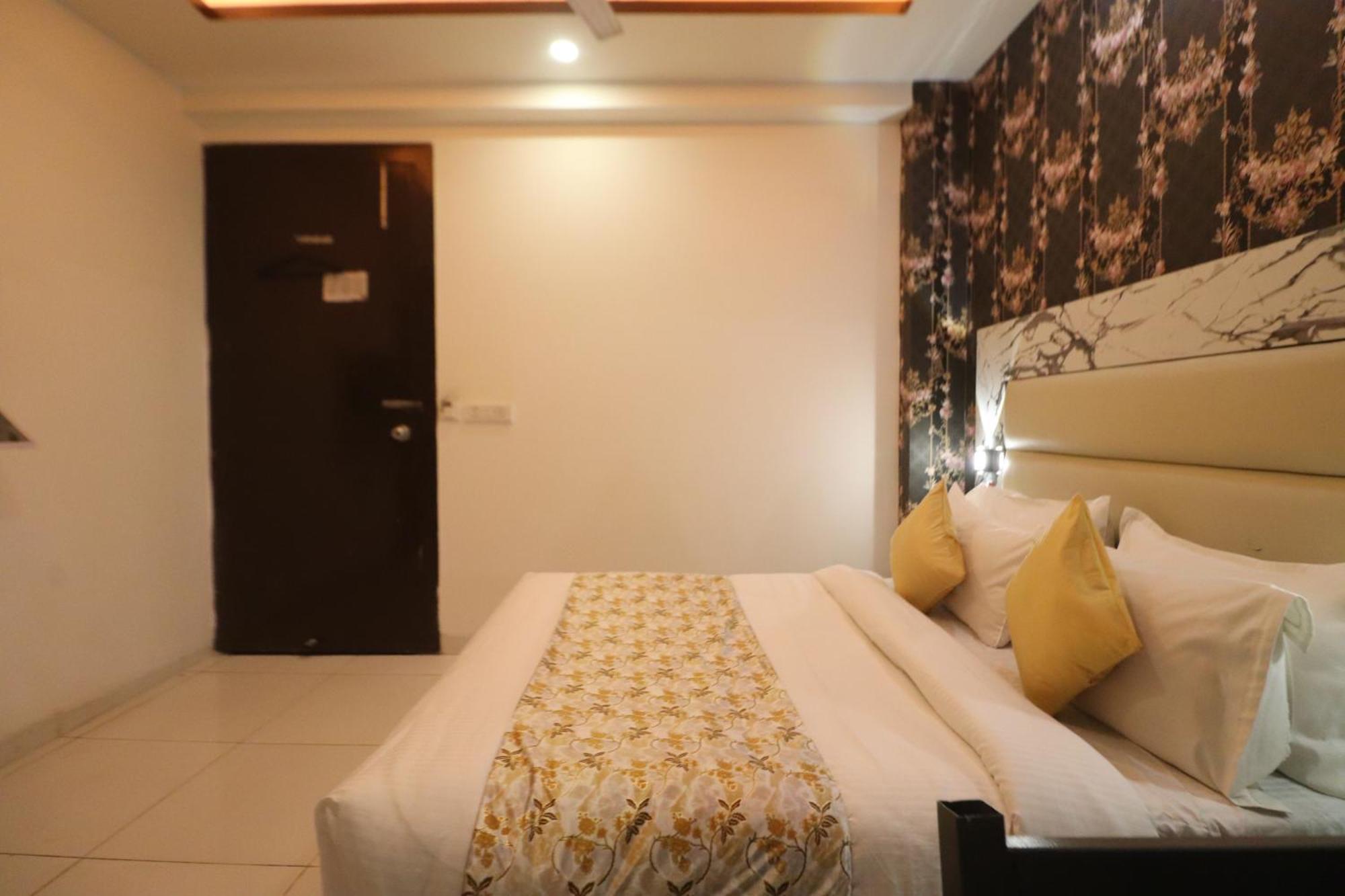 Apollyon Homestay * New Delhi