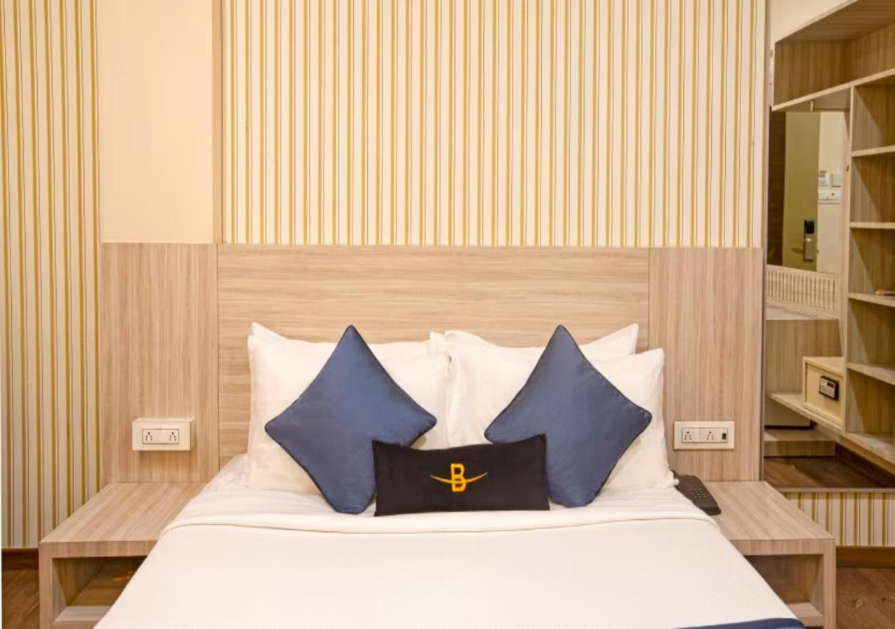 Hotel Glory Near Delhi Airport 4*