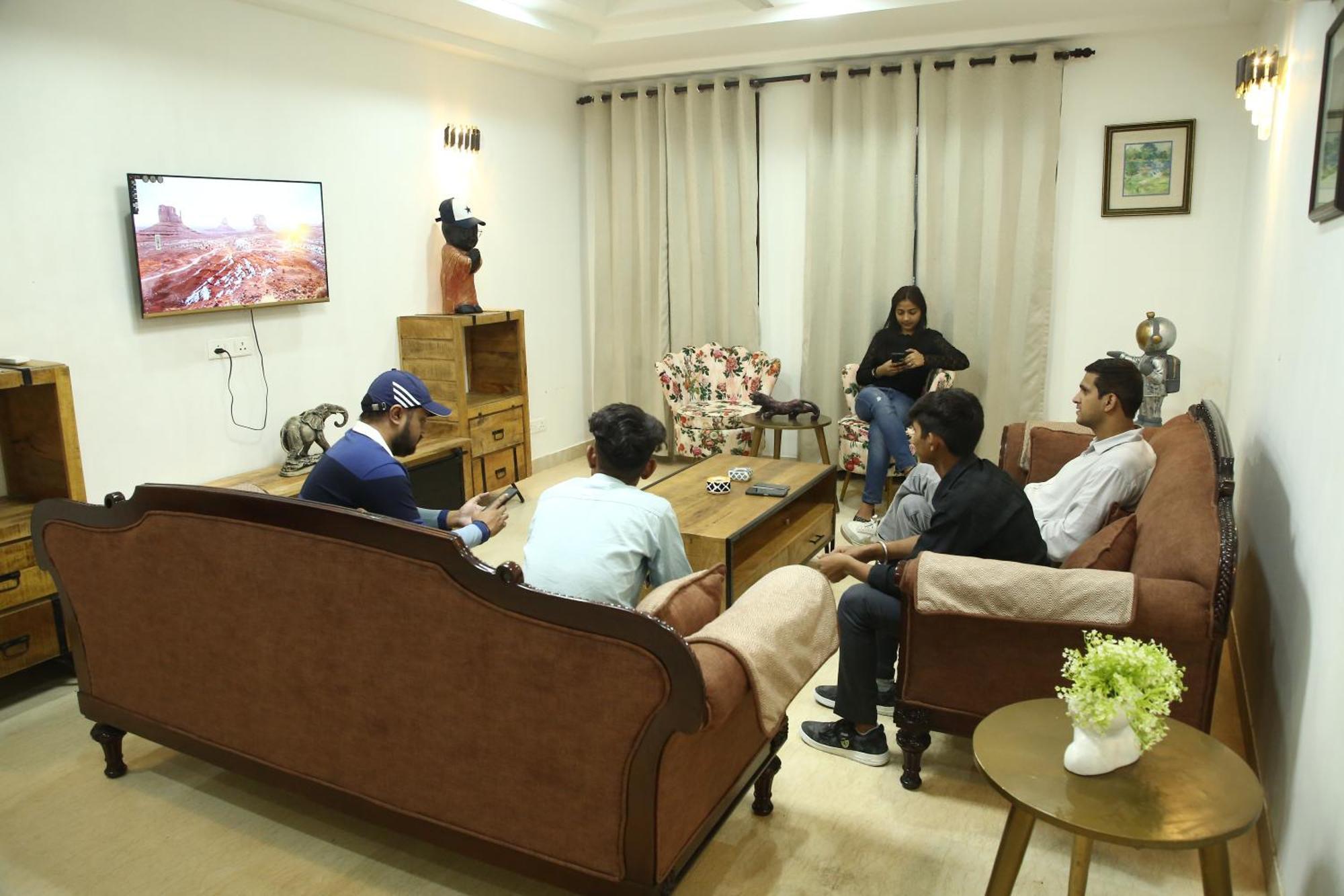 Fortune Service 4bhk,j-45 Nova Deli