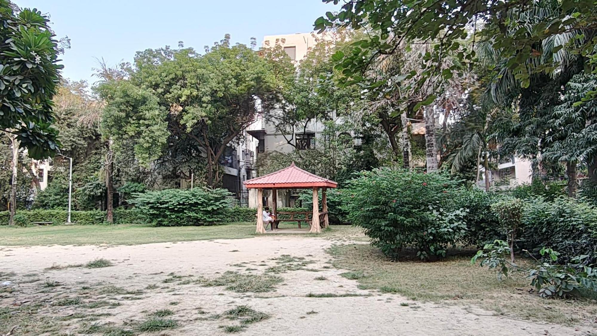 Fortune Service 4bhk,j-45 Nova Deli