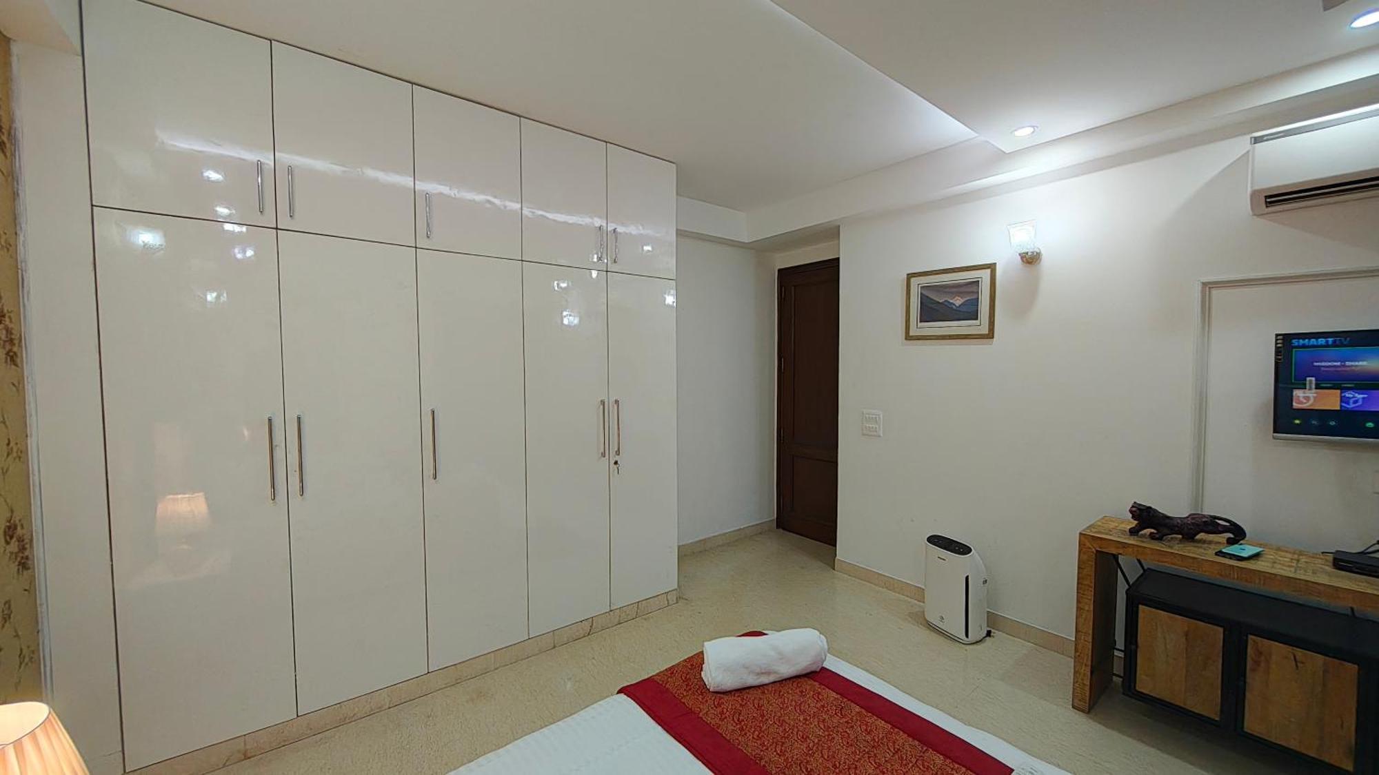 Fortune Service 4bhk,j-45 * Nova Deli