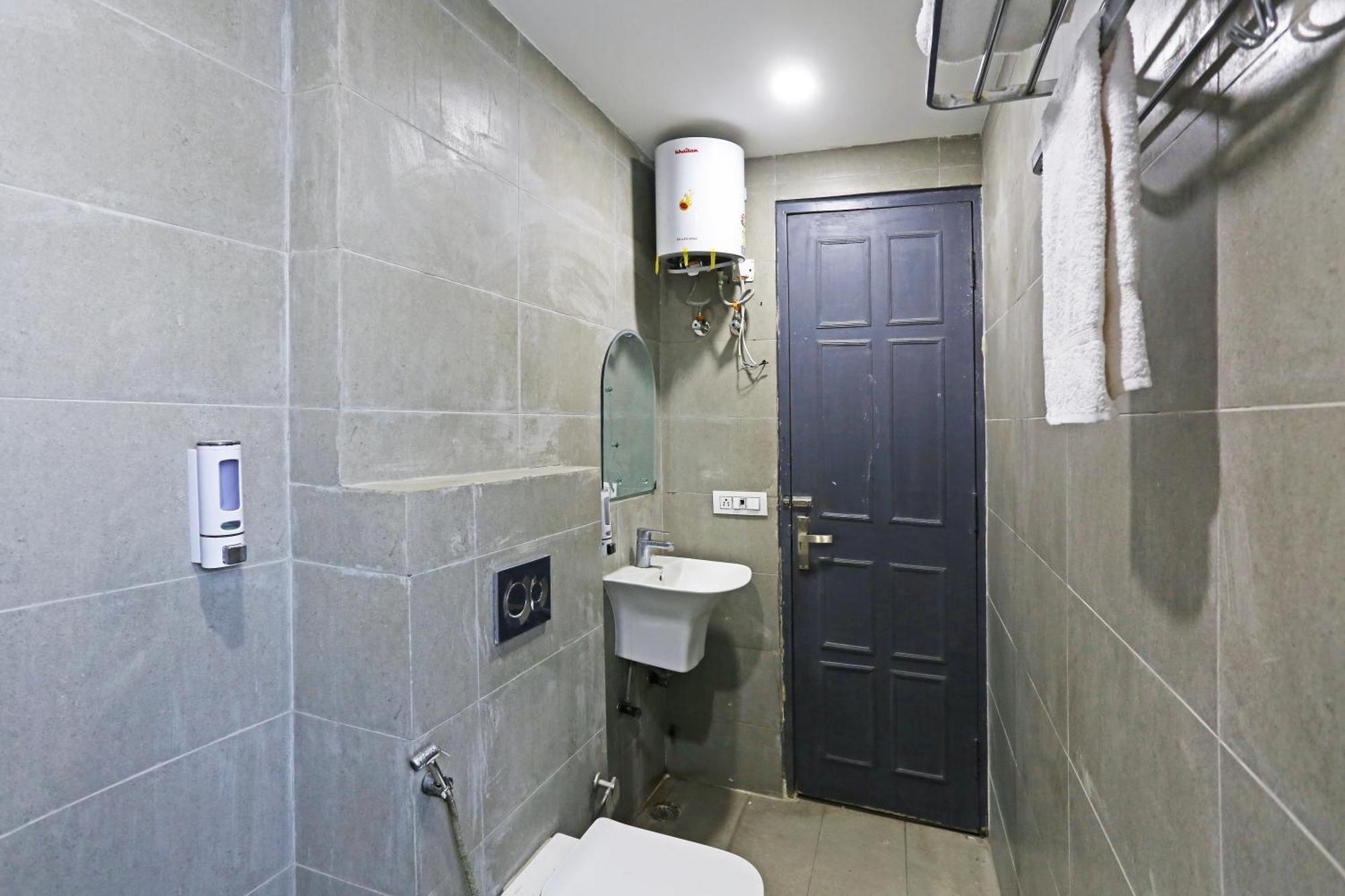 Hotel Twamev Residency Uttam Nagar Couple Friendly 4*