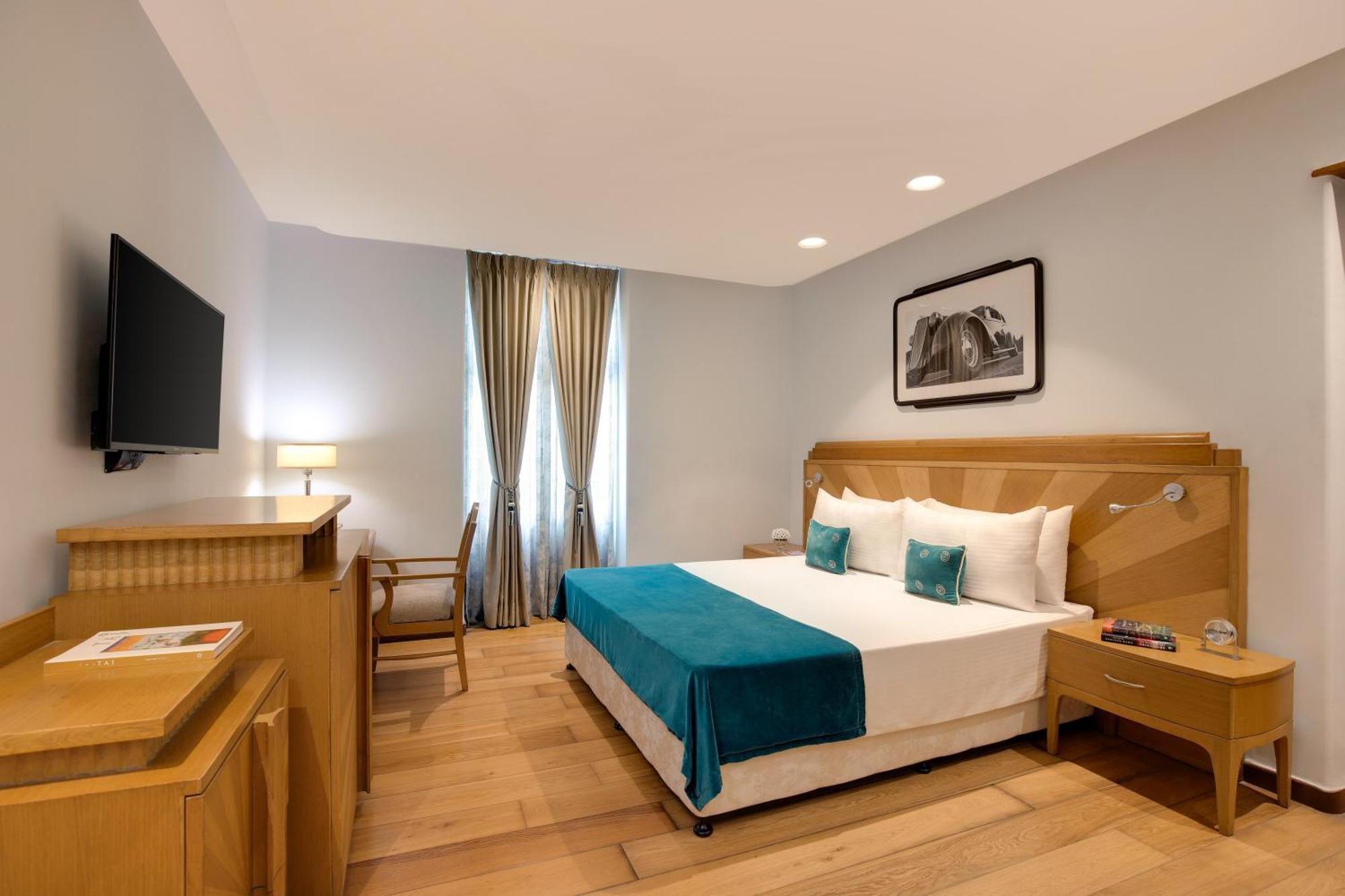 Ambassador, - Ihcl Seleqtions 5* New Delhi