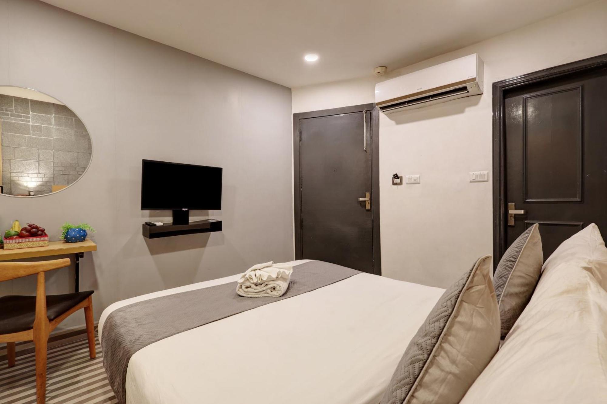 Hotel The Rasa Near Welcome Metro Station 3*