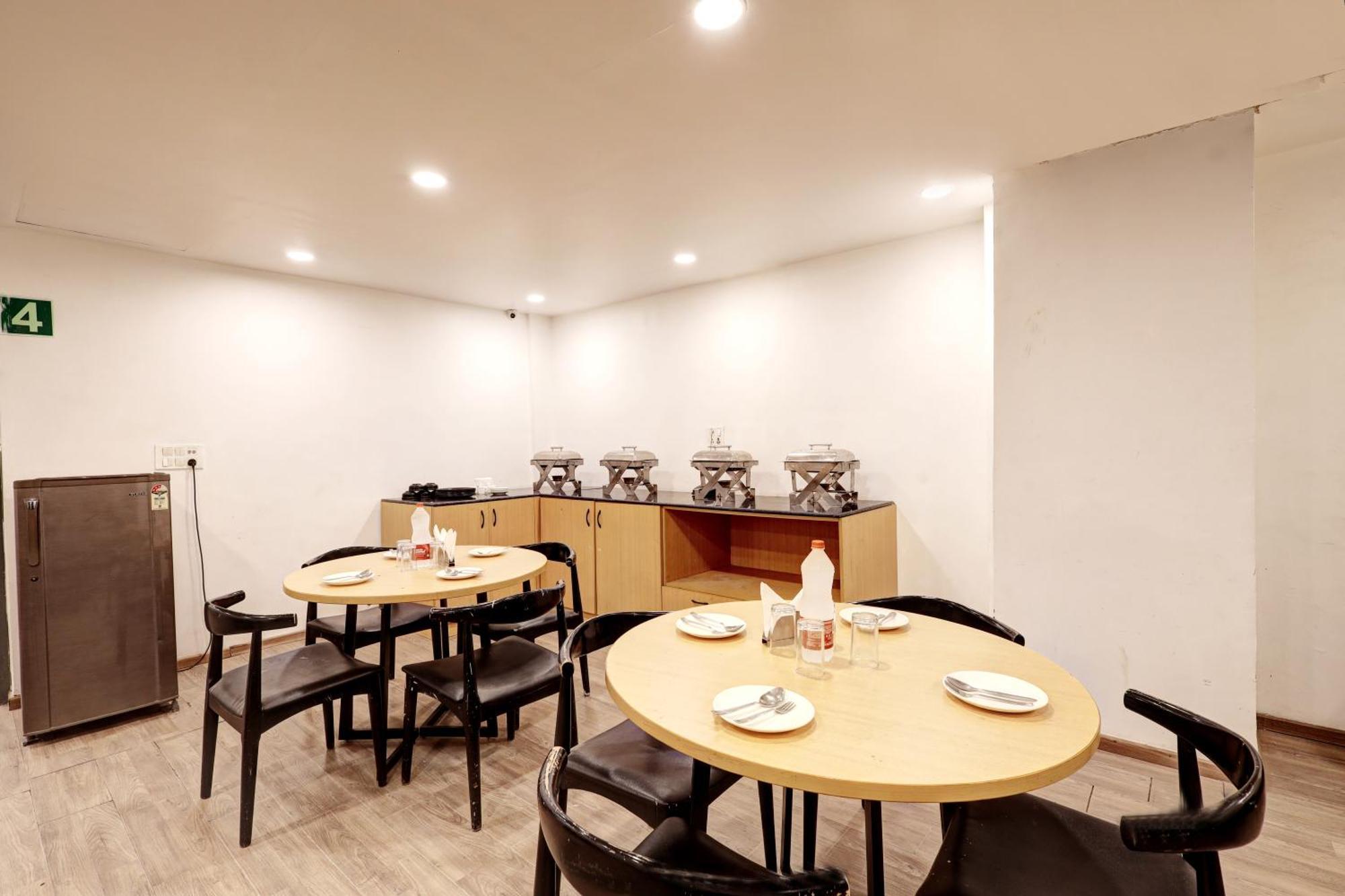 The Rasa Near Welcome Metro Station Hotel