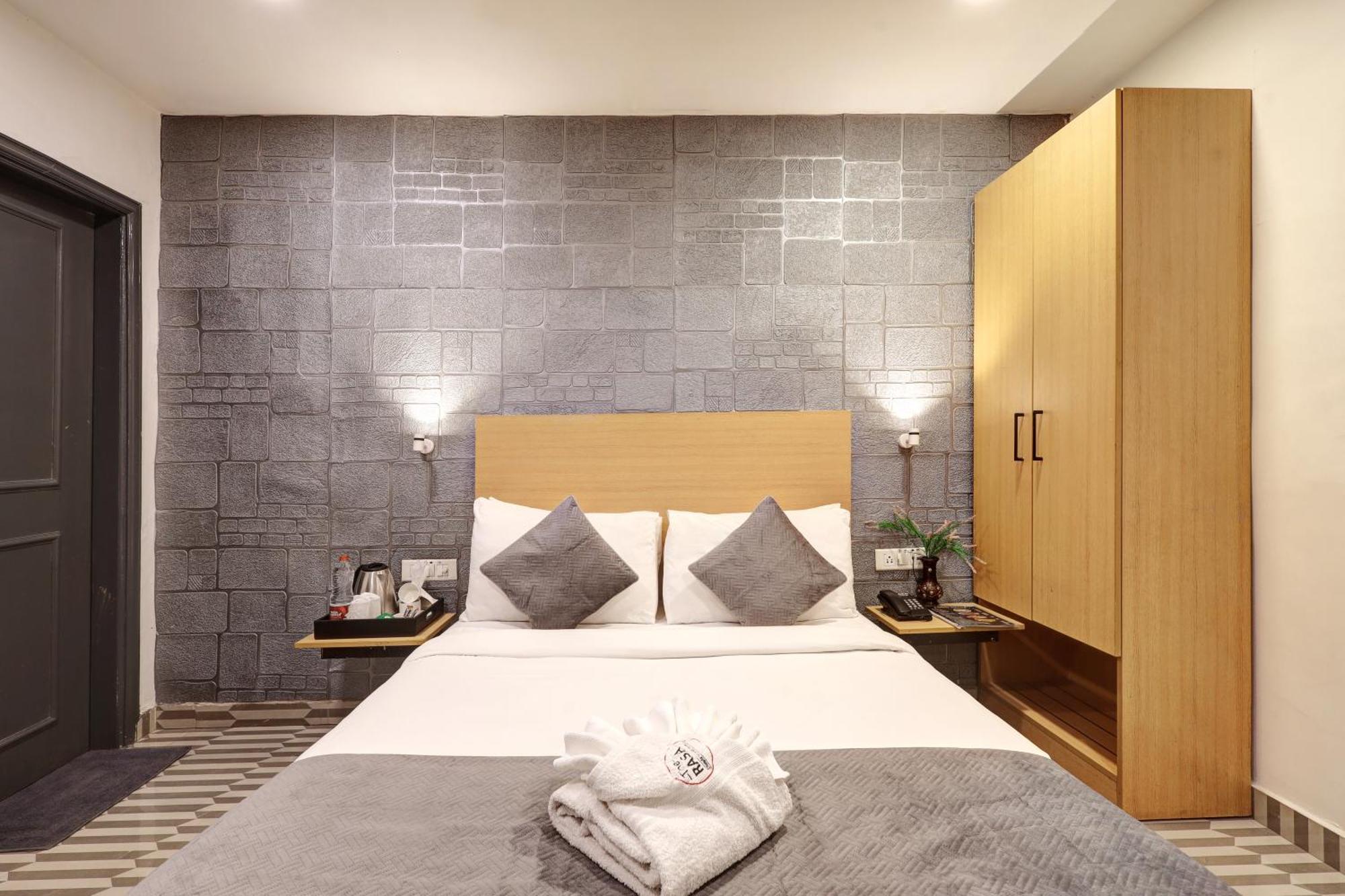 Hotel The Rasa Near Welcome Metro Station New Delhi