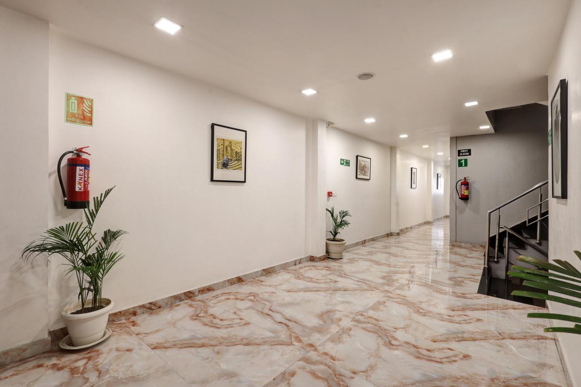 Hotel The Rasa Near Welcome Metro Station