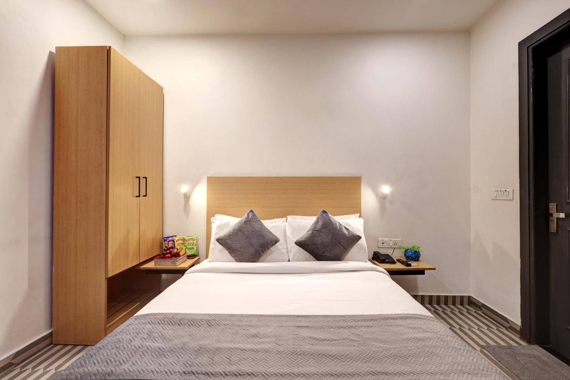 The Rasa Near Welcome Metro Station Hotel
