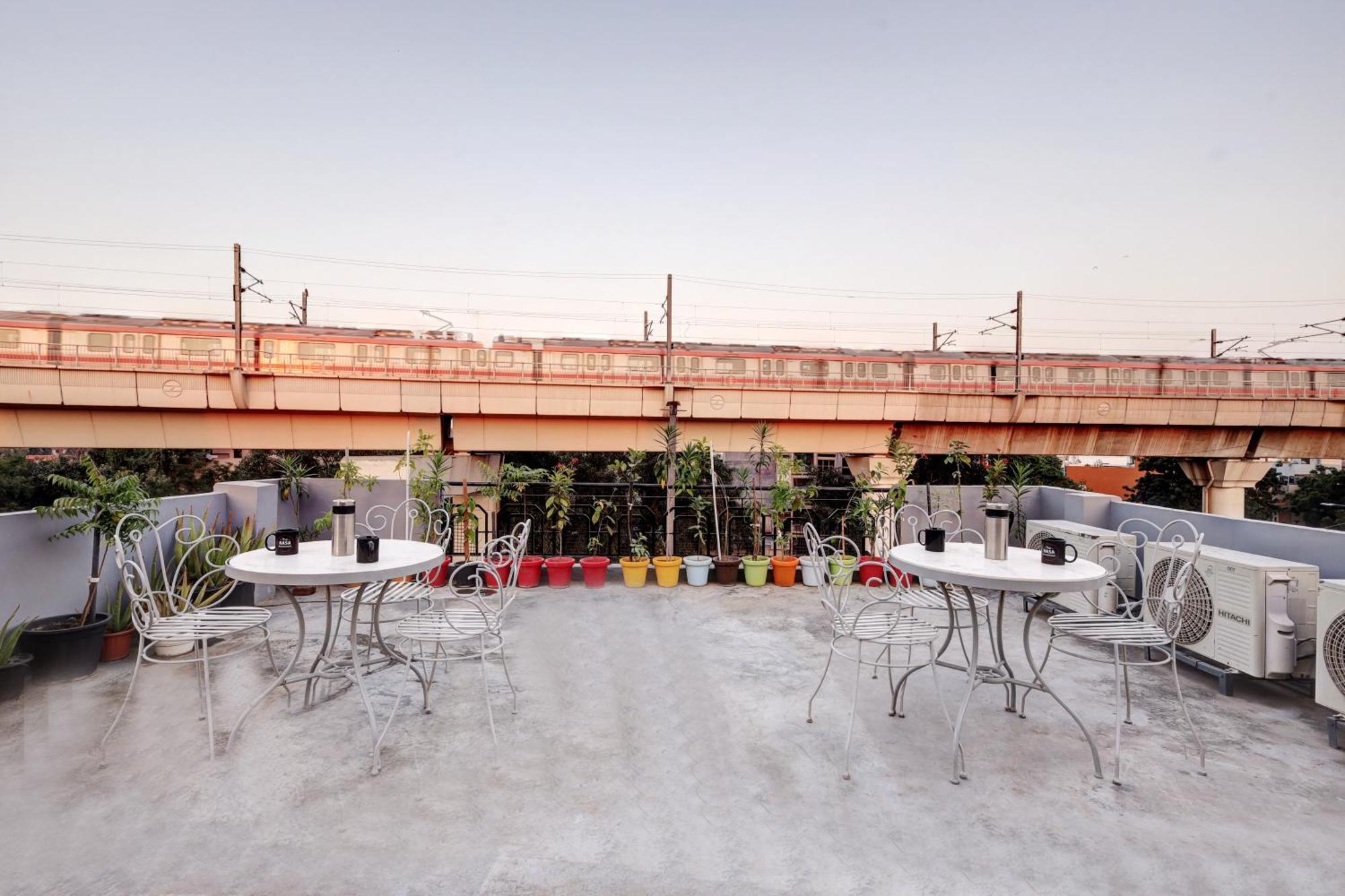 Hotel The Rasa Near Welcome Metro Station