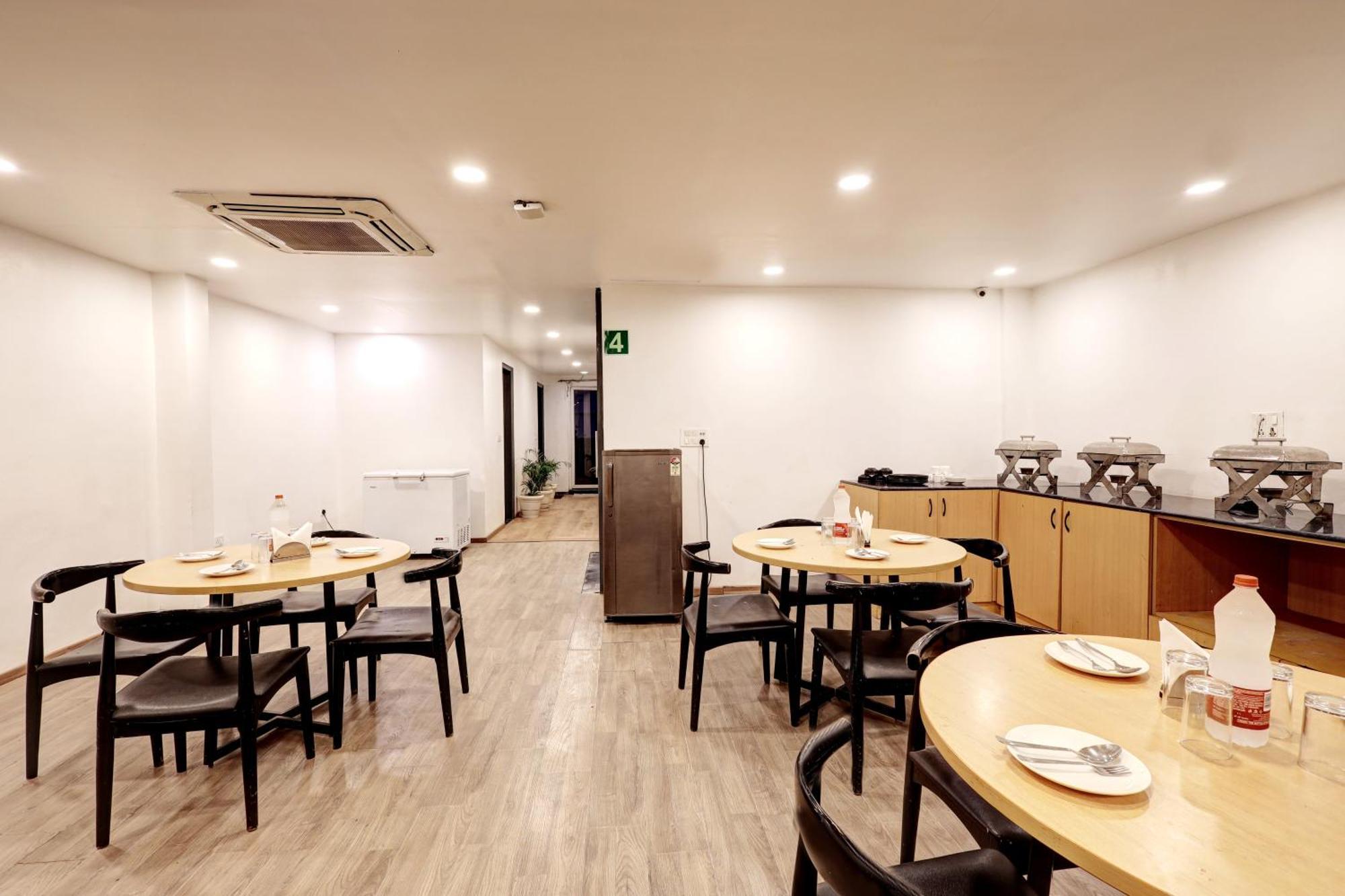 The Rasa Near Welcome Metro Station Hotel 3*