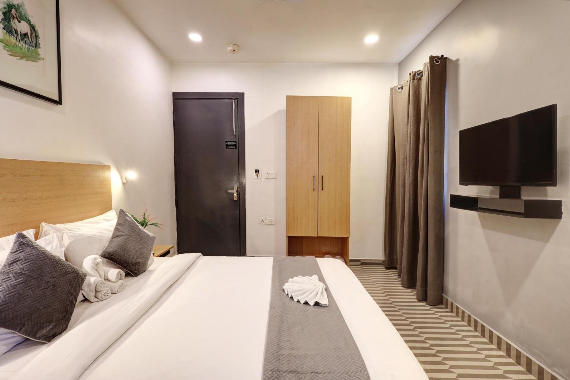 The Rasa Near Welcome Metro Station 3*