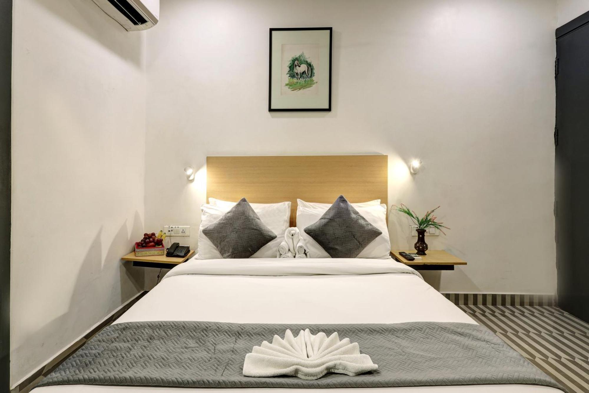 Hotel The Rasa Near Welcome Metro Station 3*