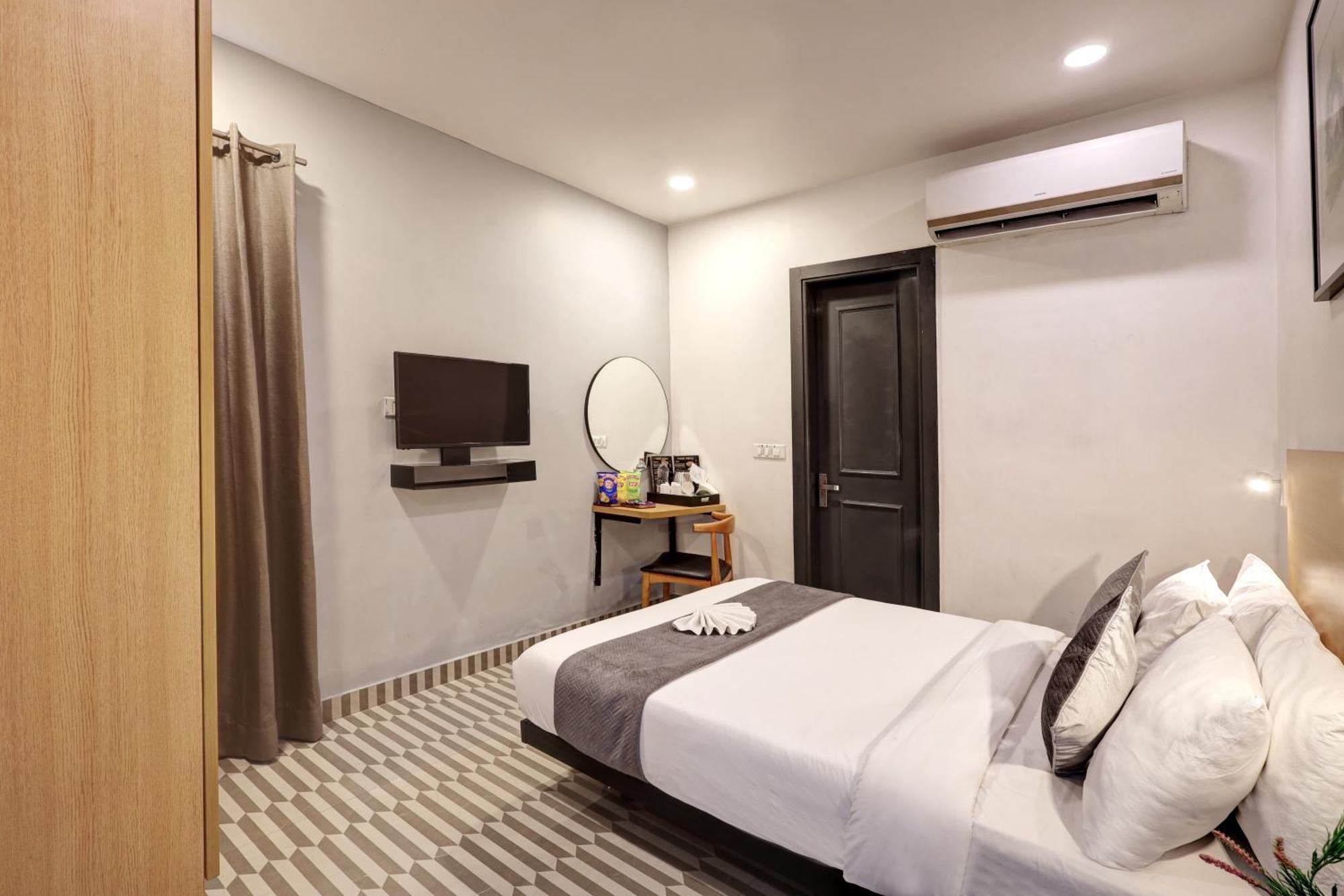 Hotel The Rasa Near Welcome Metro Station New Delhi