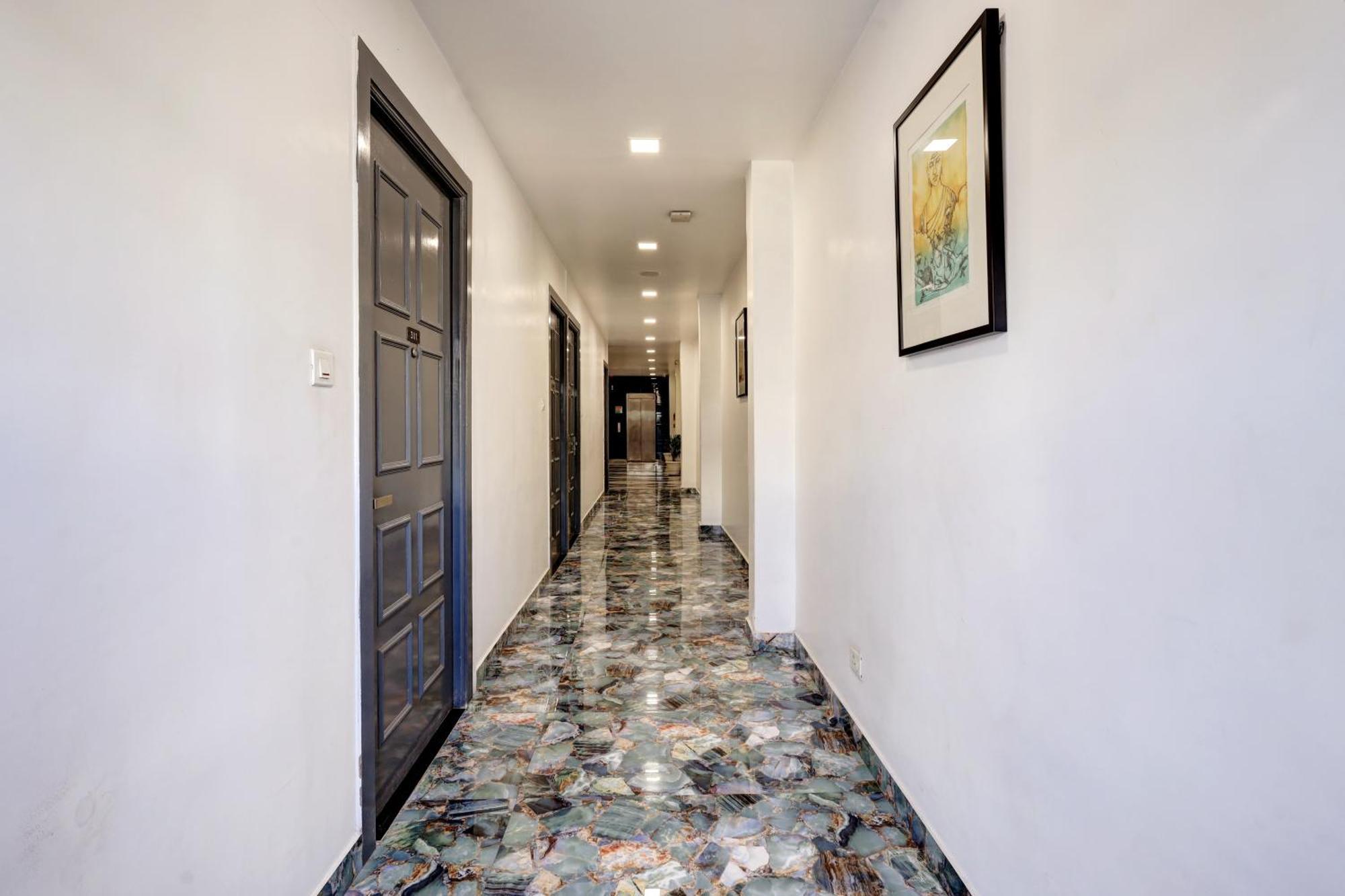 Hotel The Rasa Near Welcome Metro Station