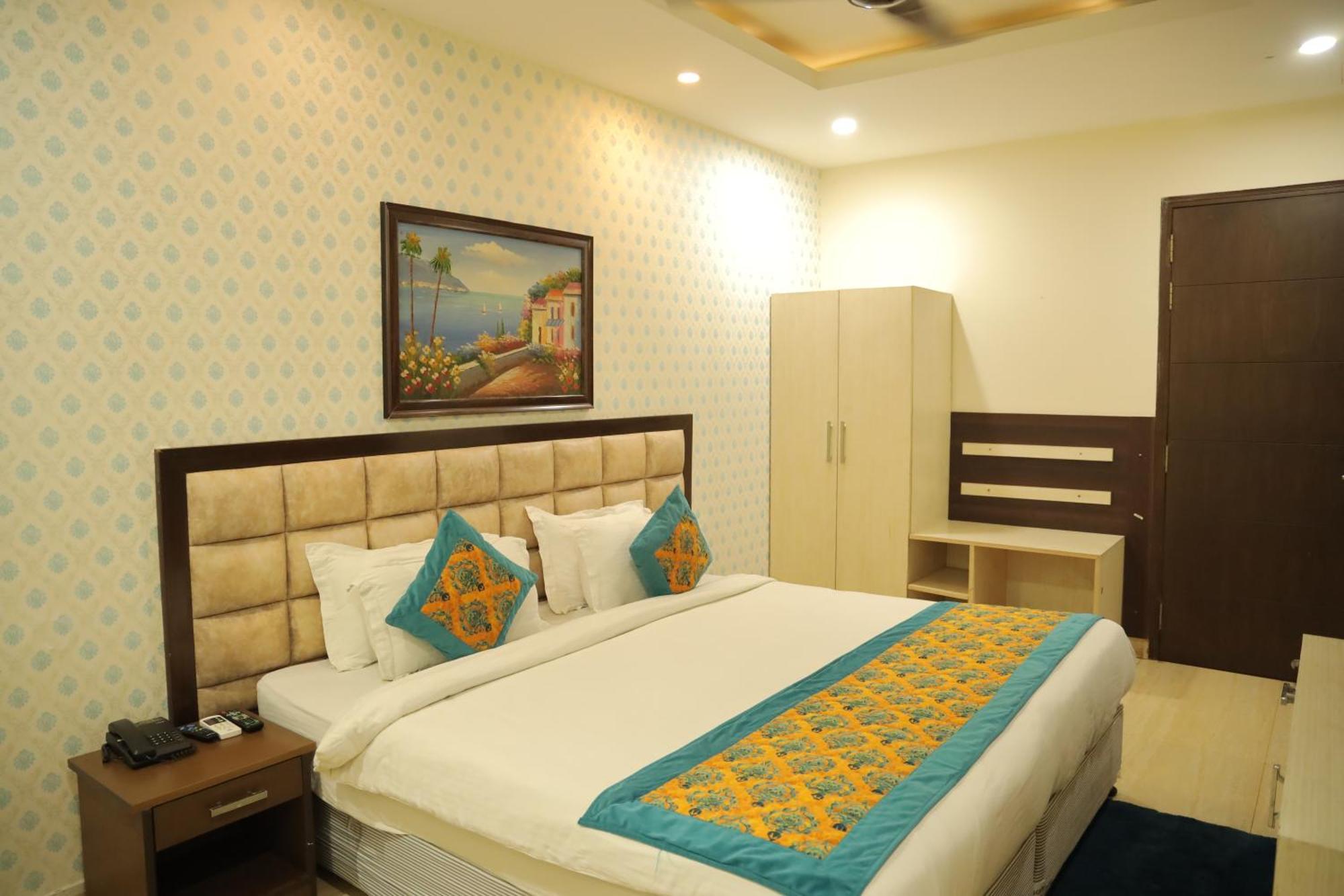 Nirvana Hotel 3*