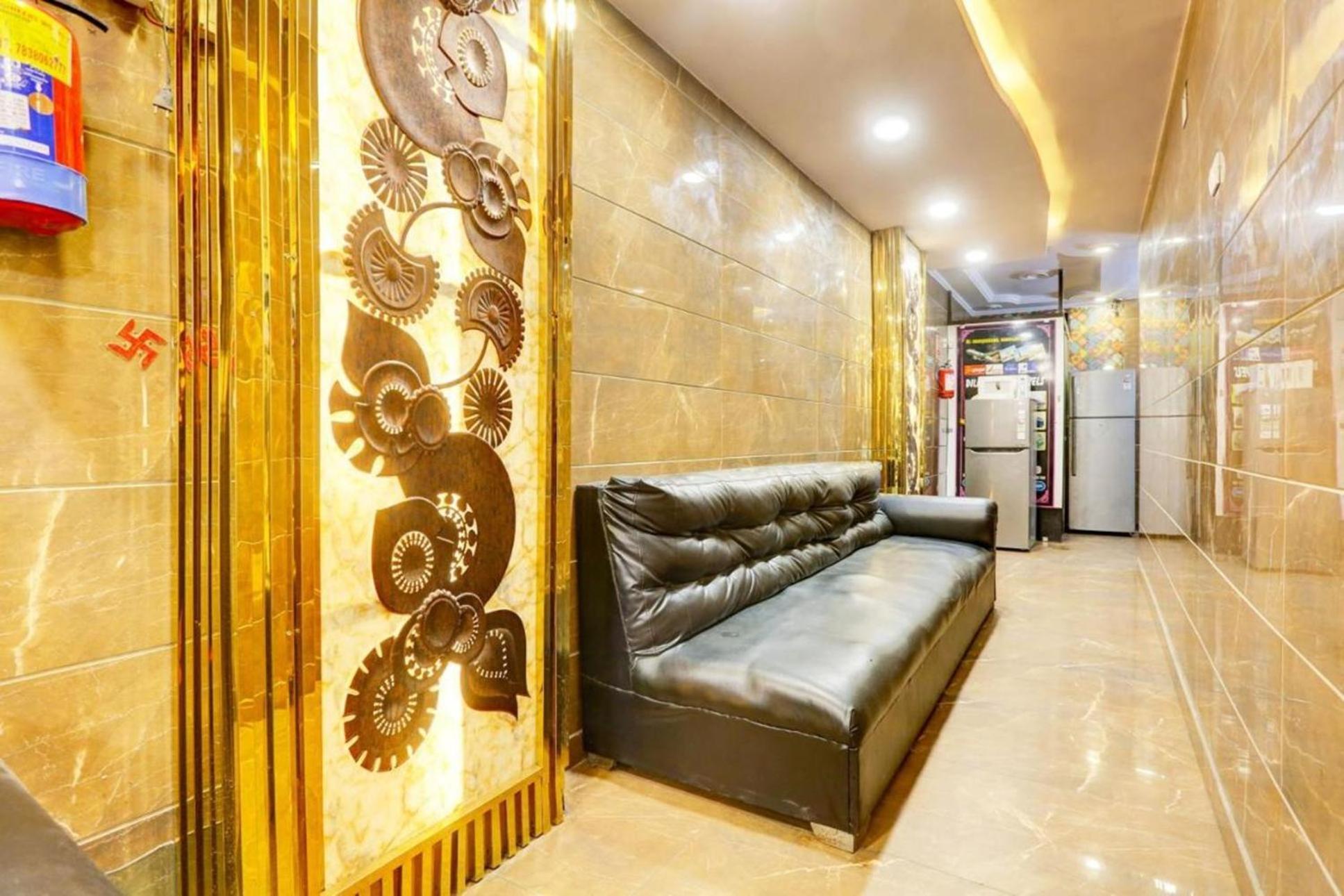 Akash Continental Near Hari Nagar Couple Friendly Nova Deli