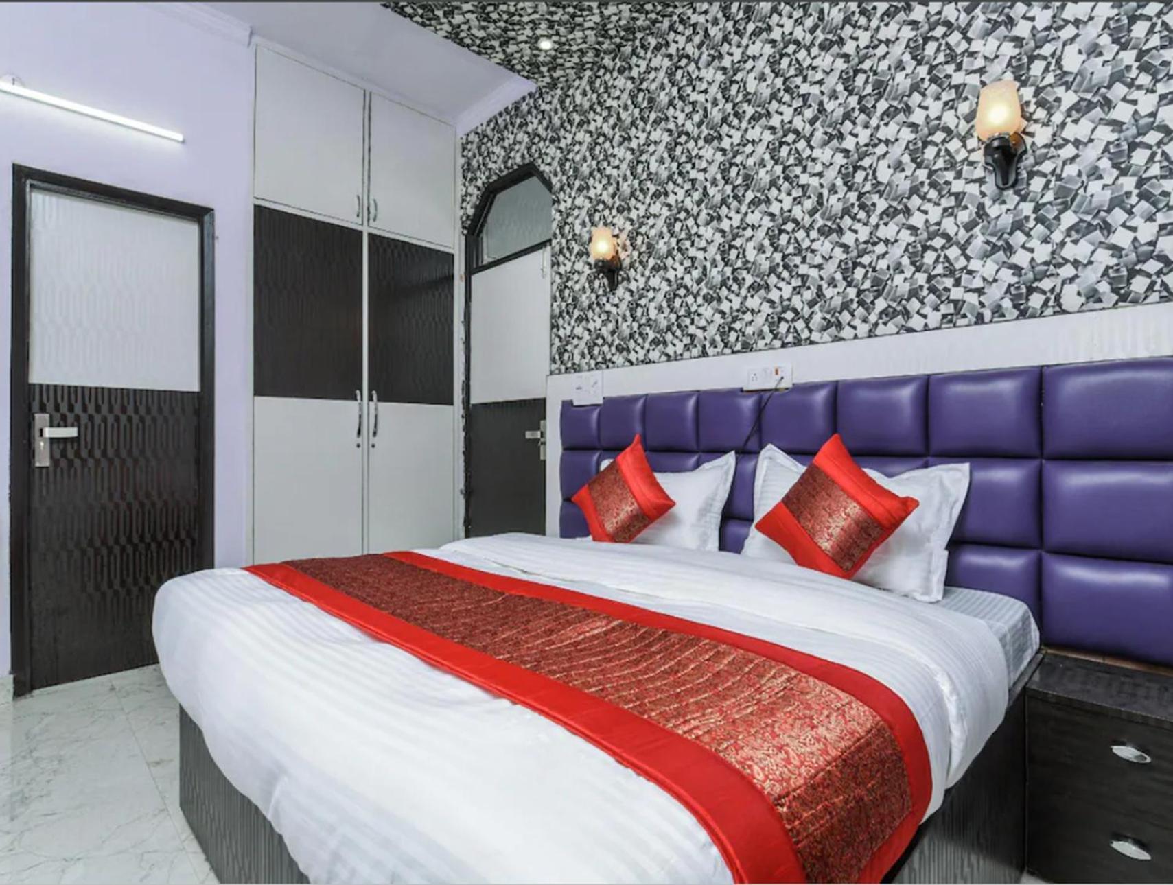 Hotel Akash Continental Near Hari Nagar Couple Friendly 3*
