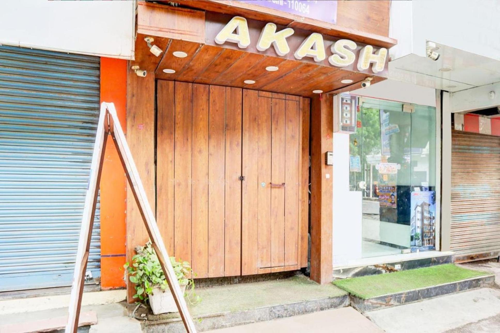 Akash Continental Near Hari Nagar Couple Friendly 3*