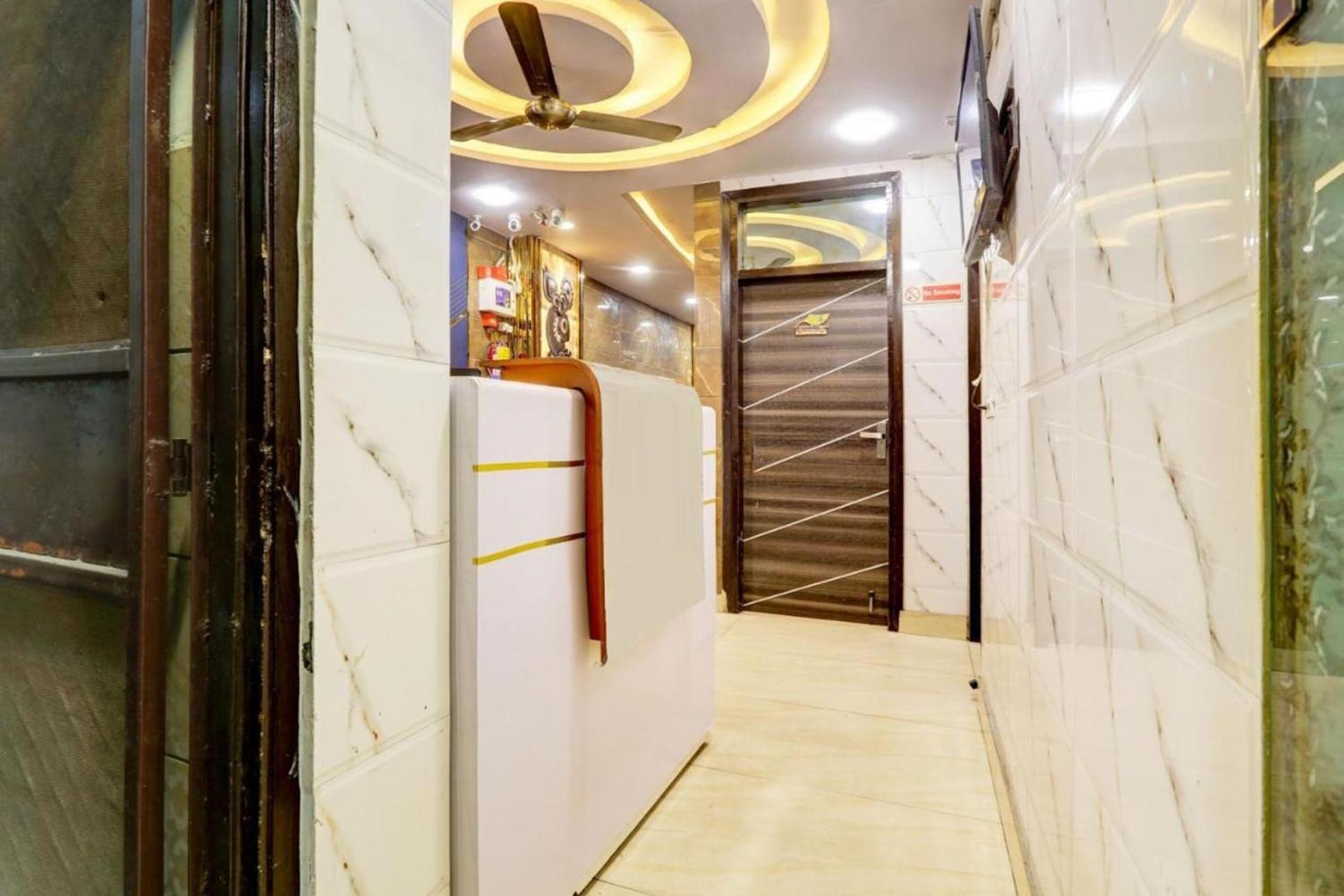 Akash Continental Near Hari Nagar Couple Friendly Nova Deli