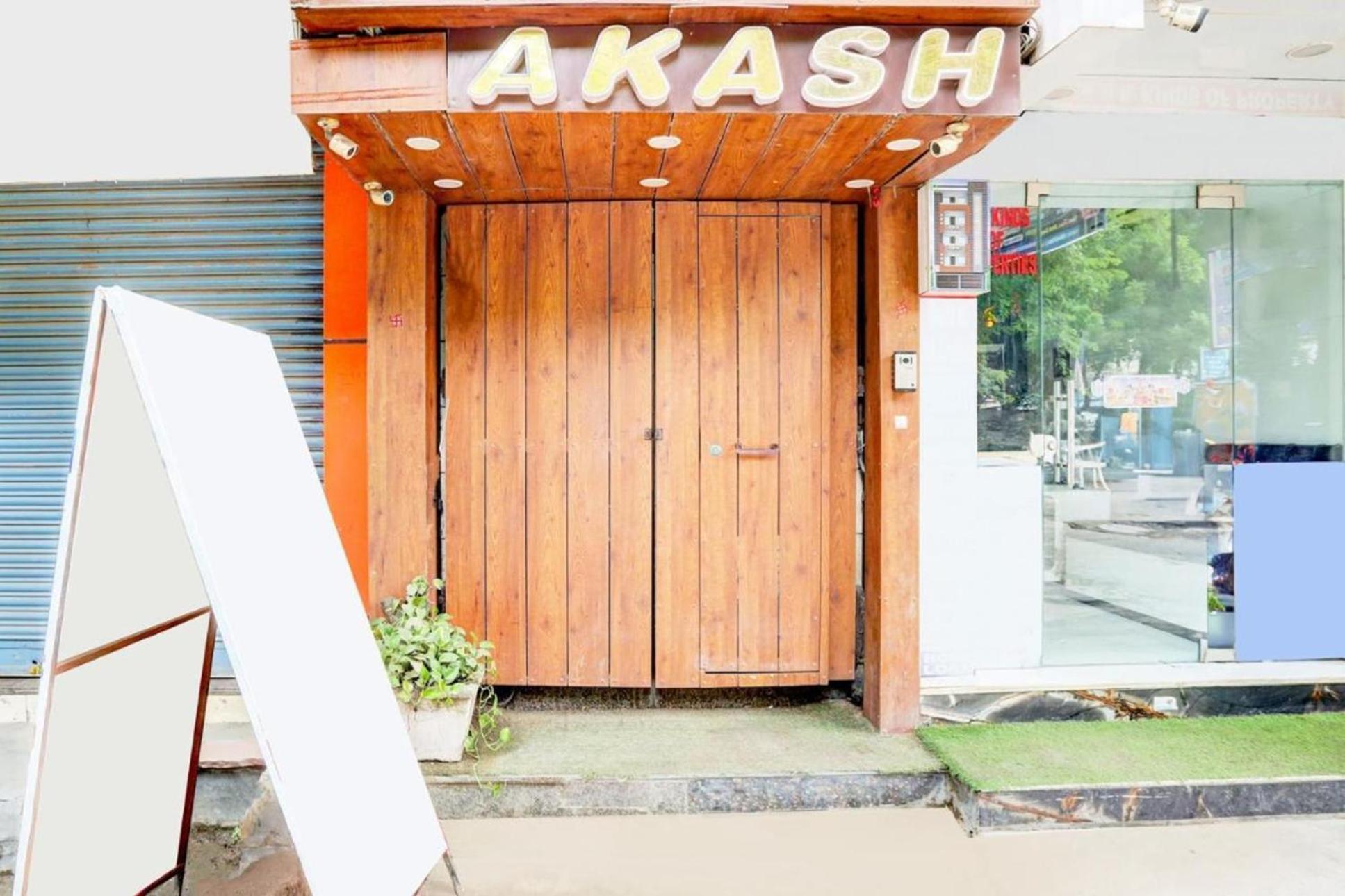 Akash Continental Near Hari Nagar Couple Friendly 3* Nova Deli