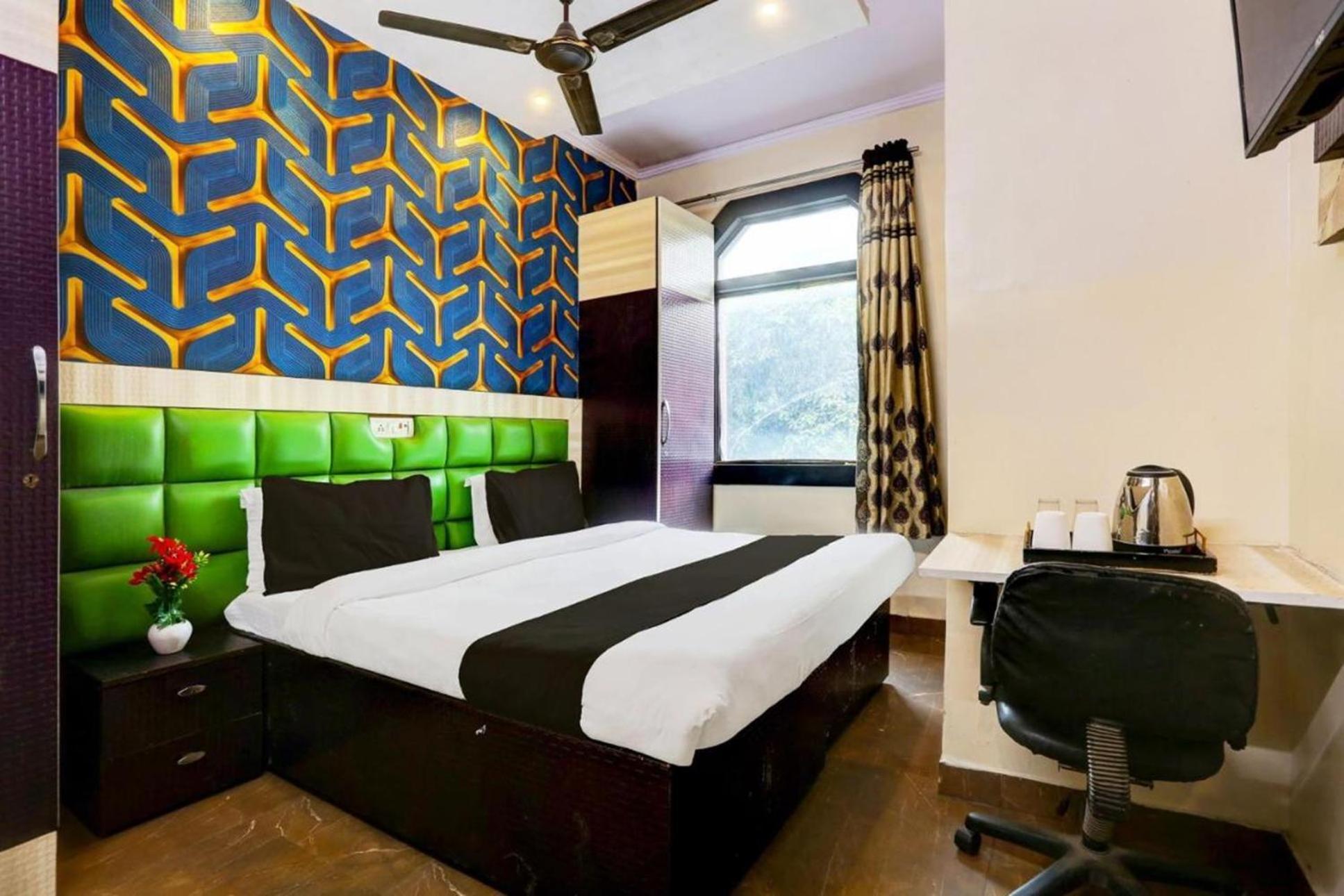 Hotel Akash Continental Near Hari Nagar Couple Friendly 3*