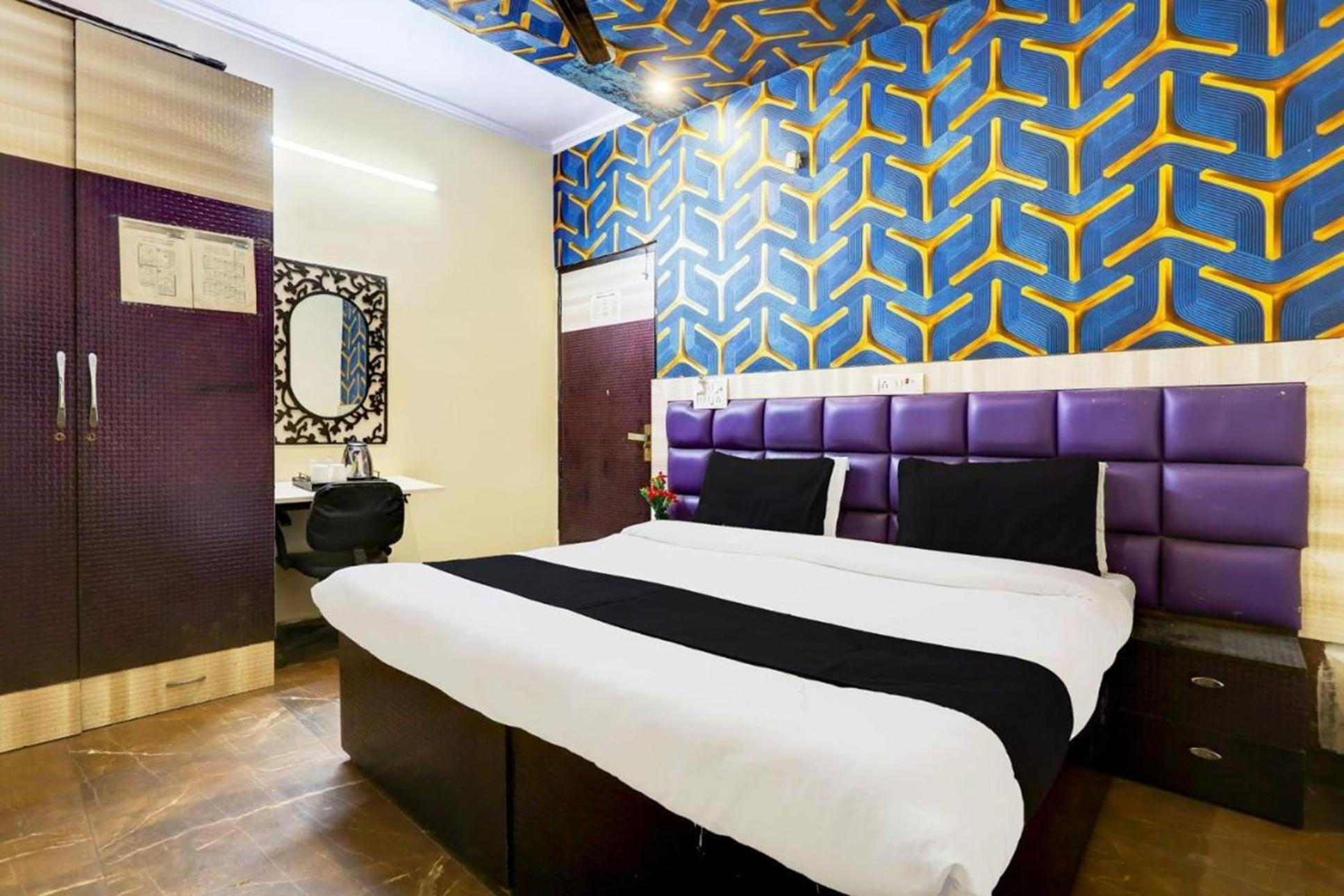Akash Continental Near Hari Nagar Couple Friendly 3*