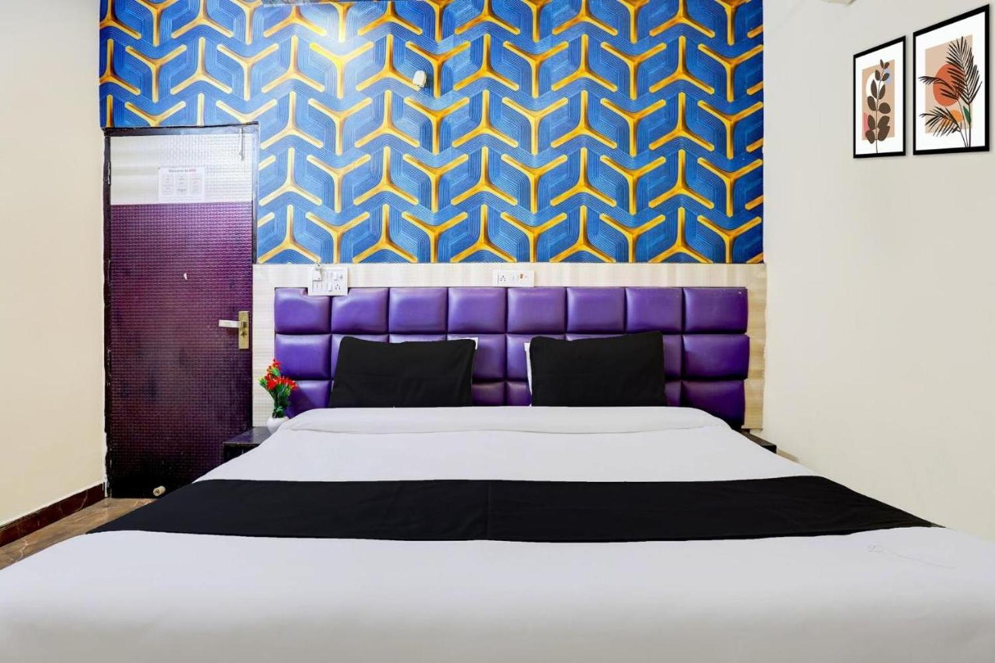 Akash Continental Near Hari Nagar Couple Friendly 3* Nova Deli