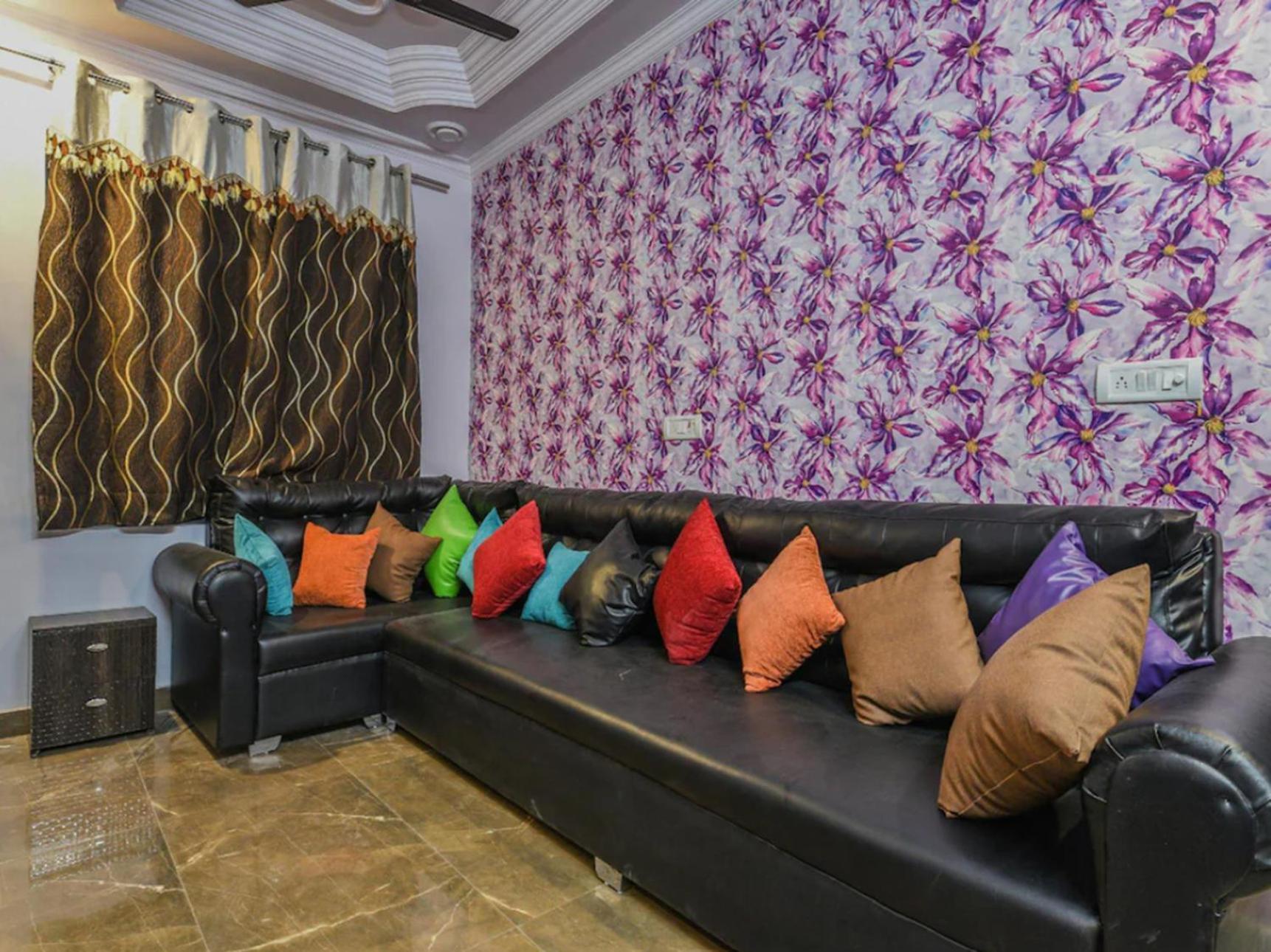Hotel Akash Continental Near Hari Nagar Couple Friendly 3*