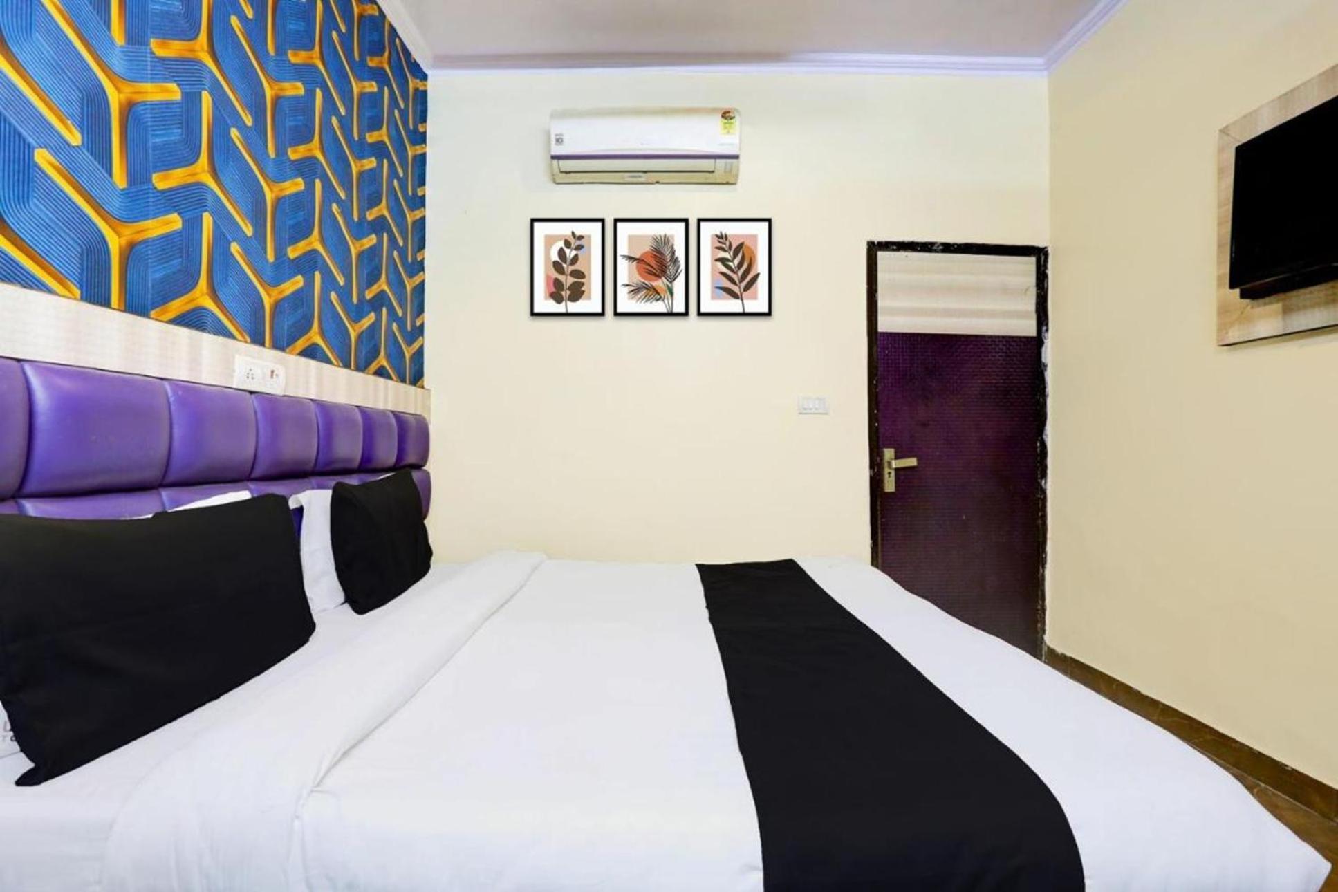 Akash Continental Near Hari Nagar Couple Friendly 3* Nova Deli