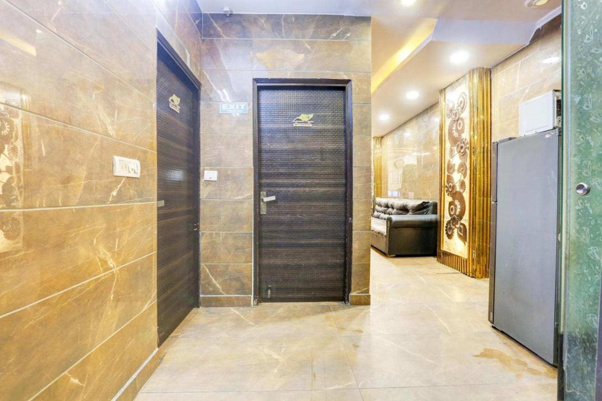 Akash Continental Near Hari Nagar Couple Friendly 3* Nova Deli