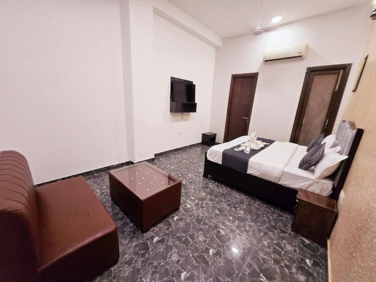 Galaxy - Ignou Road Saket Bed & Breakfast New Delhi