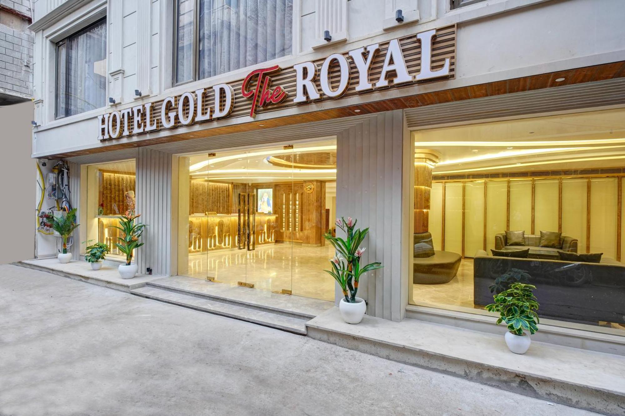 Hotel Newly Built Gold The Royal With Rooftop Restaurant - 2mins Walk From Rail Station & 5mins From Connaught Place