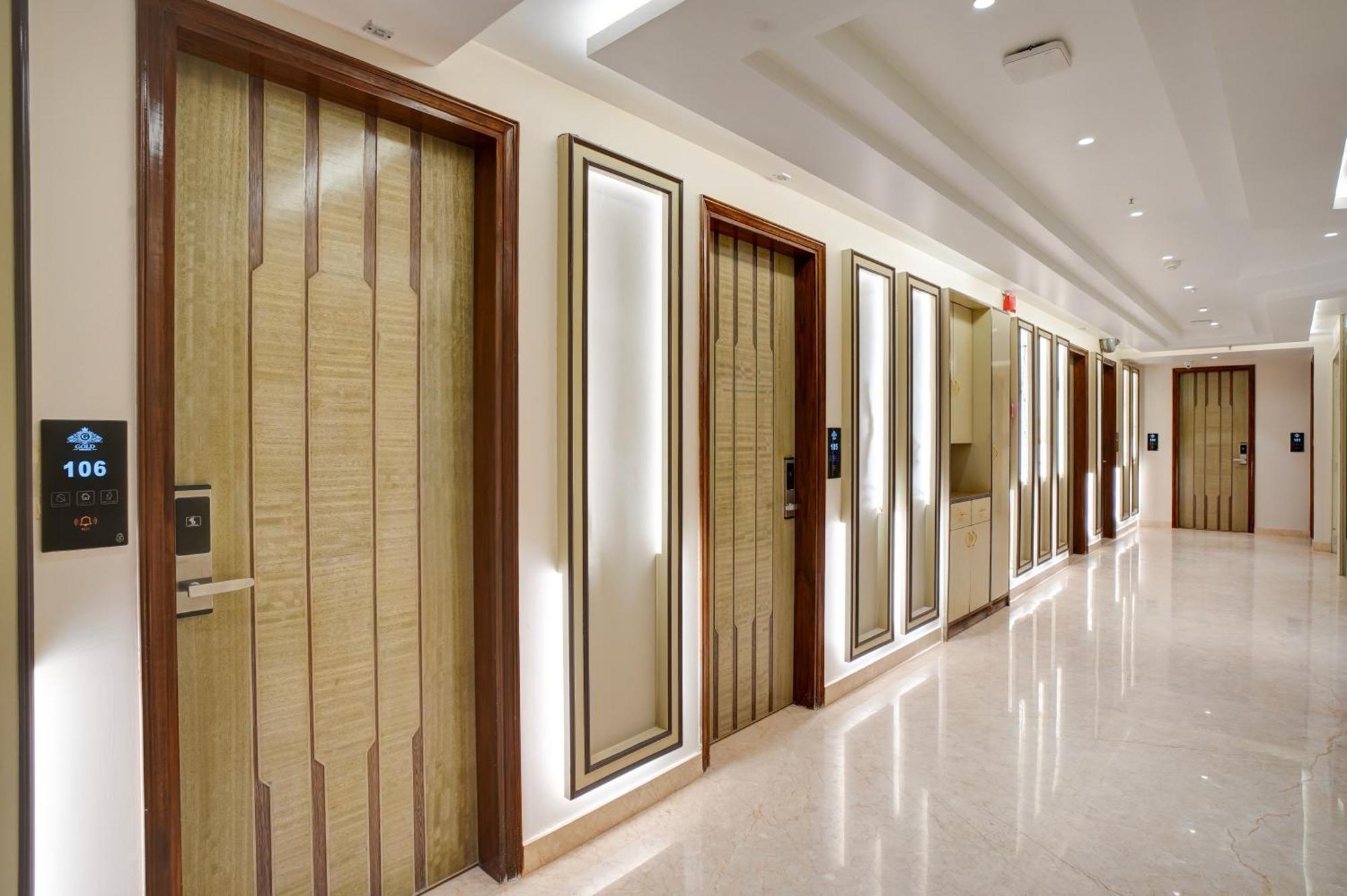 Newly Built Gold The Royal With Rooftop Restaurant - 2mins Walk From Rail Station & 5mins From Connaught Place Nova Deli