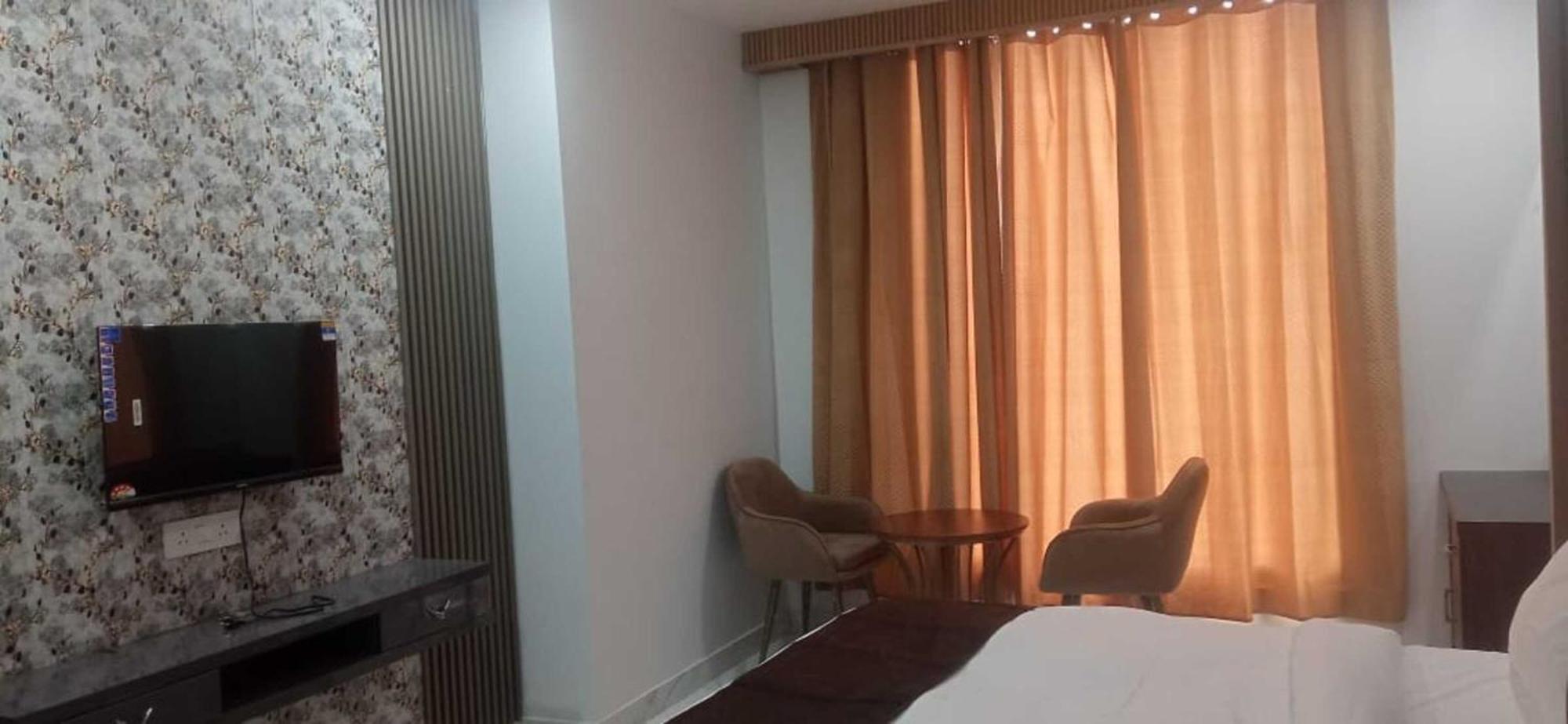 Hotel Sunny Retreat Near Karkarduma Court