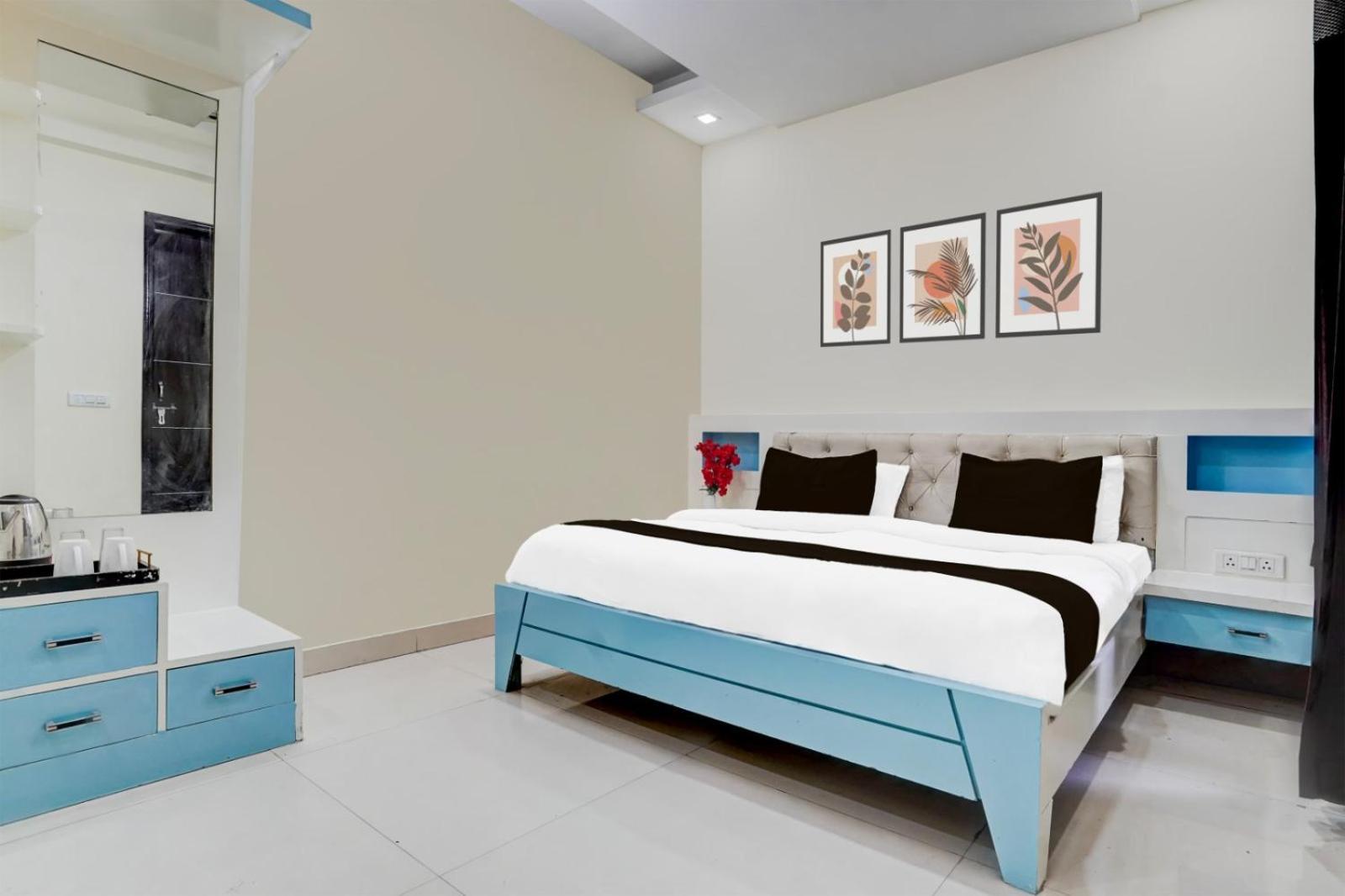 Aerotech Near Delhi Airport Hotel 4*