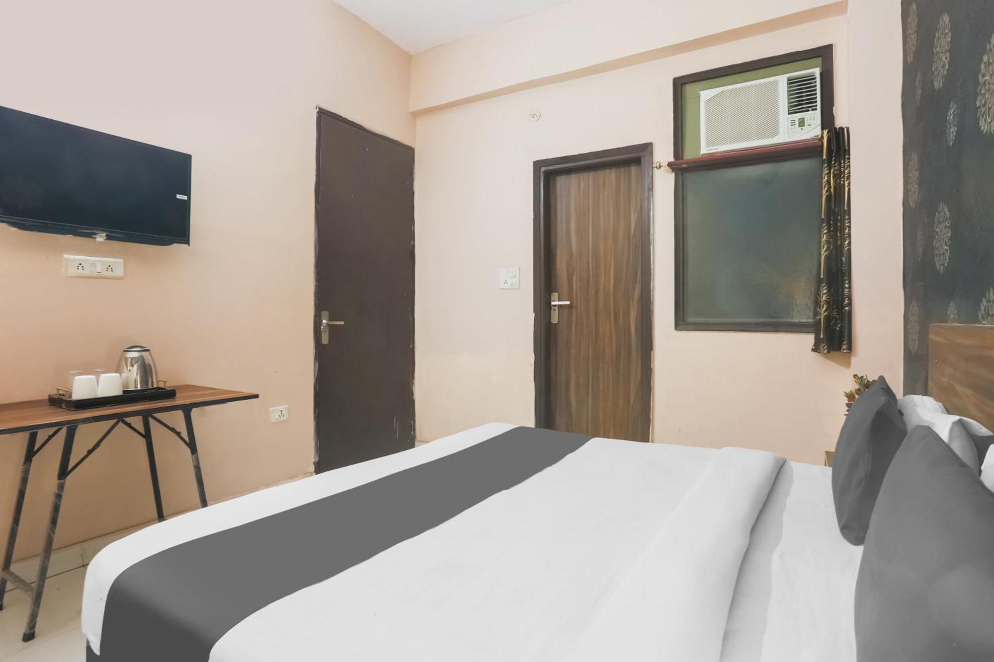 Hotel Super O Downtown Uttam Nagar Formerly Town Plaza 4*