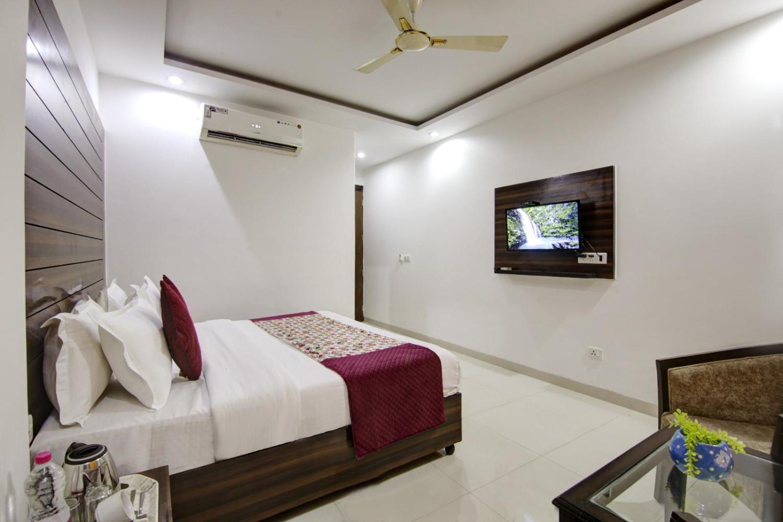 Devrana Delhi Airport Hotel 3*