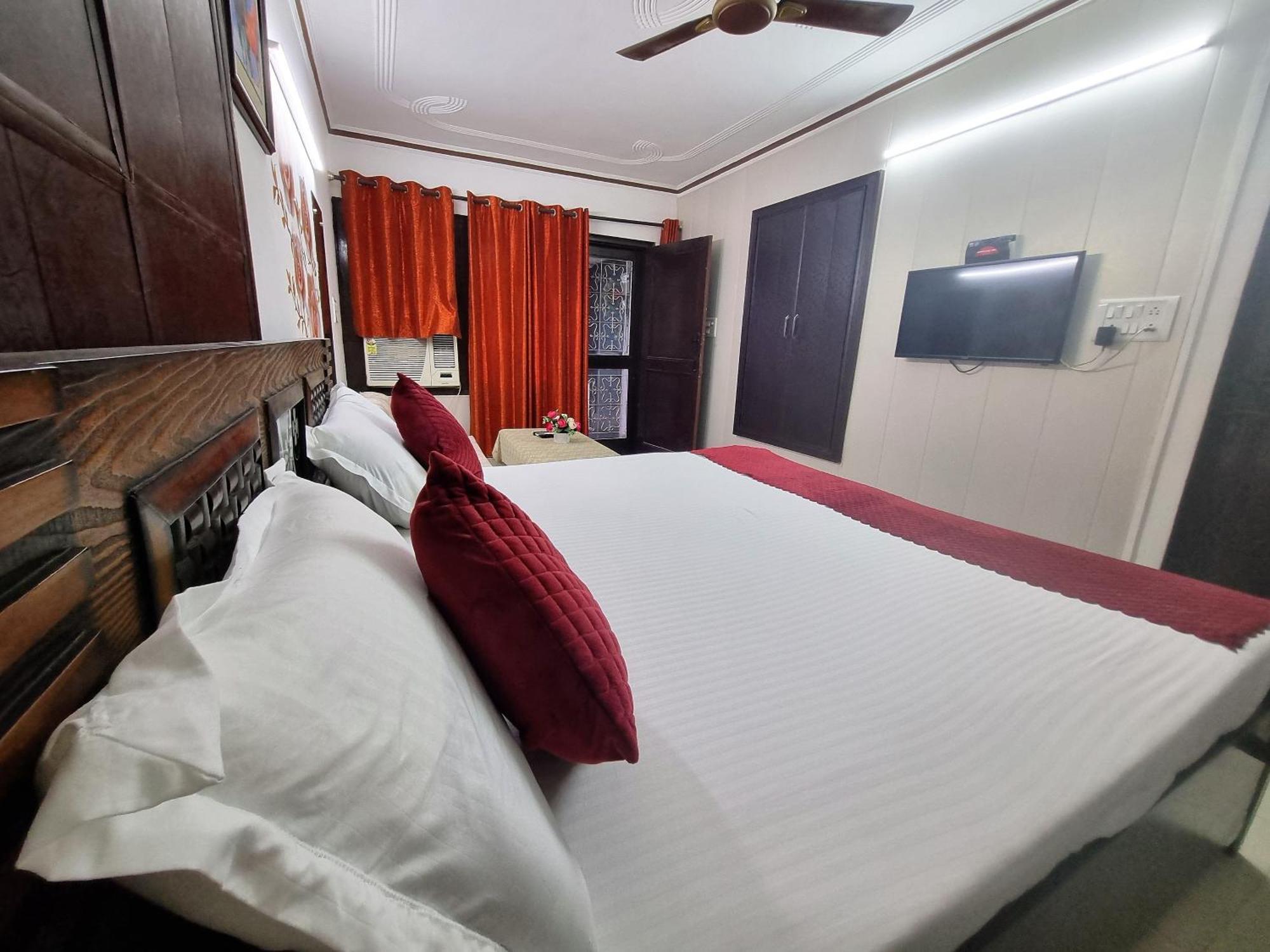 Peaceful With Kitchen Apartment New Delhi
