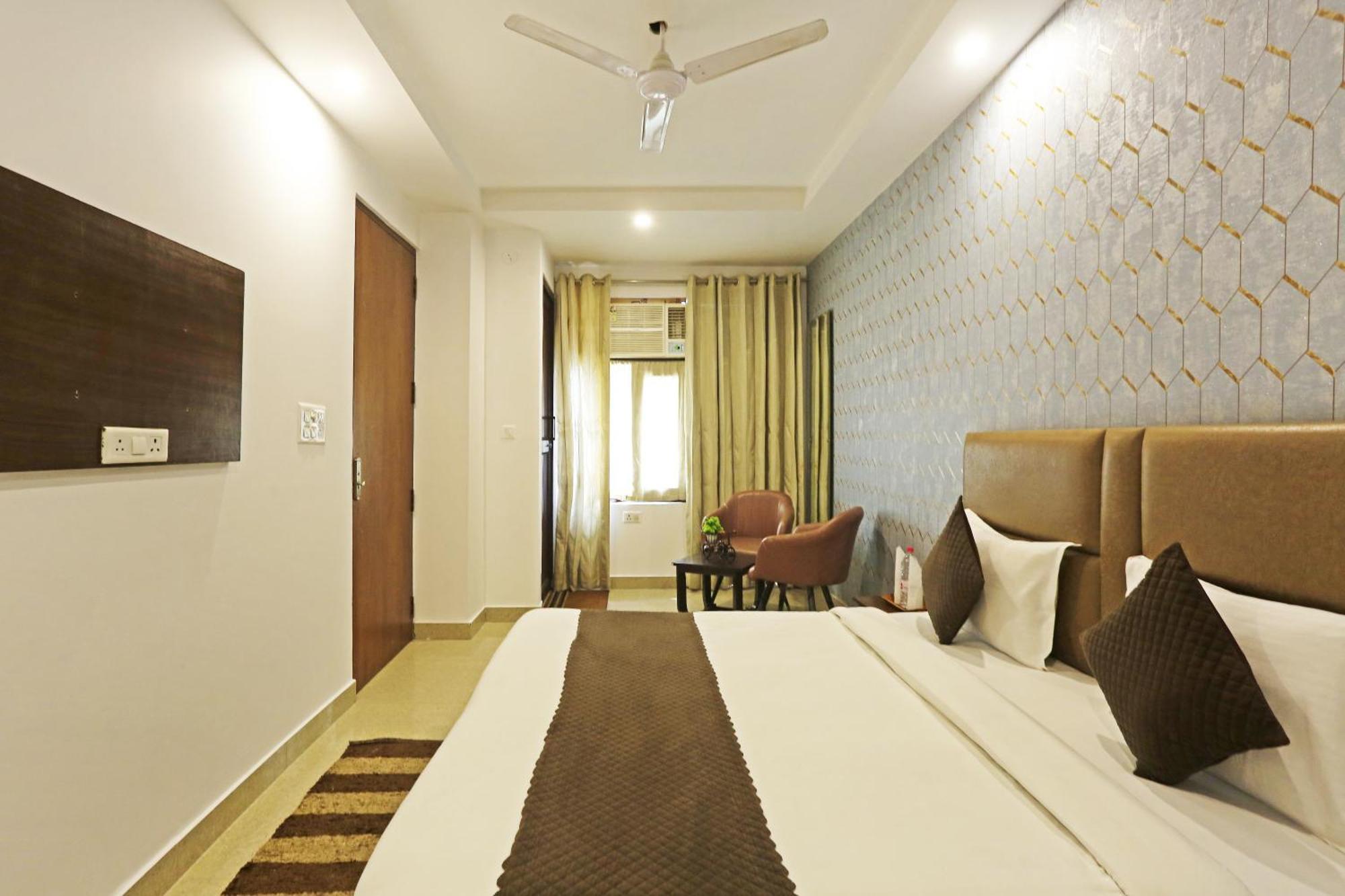 Prime Ambs A Family - Delhi Airport Hotel
