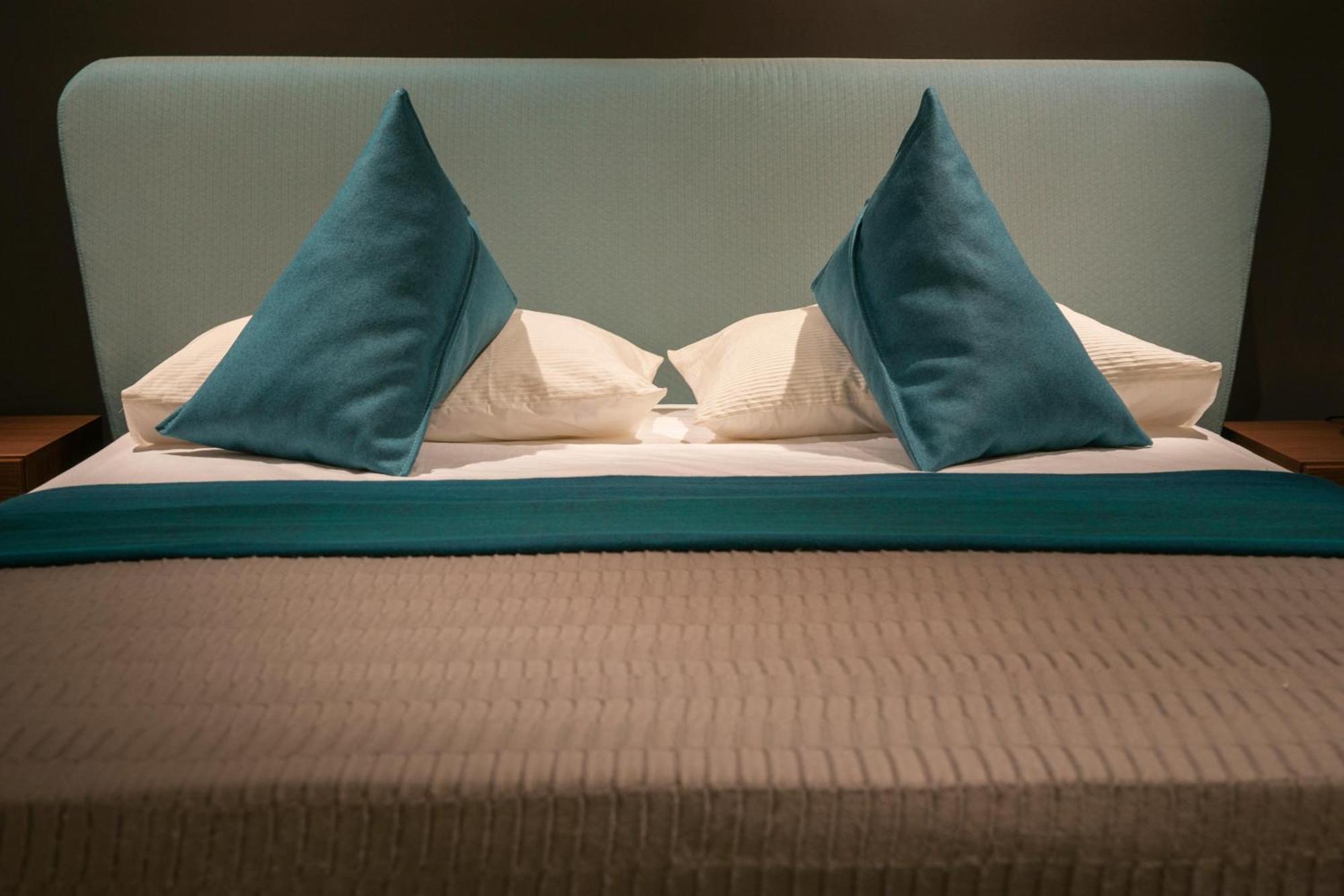 Prime Ambs A Family - Delhi Airport Hotel 4*