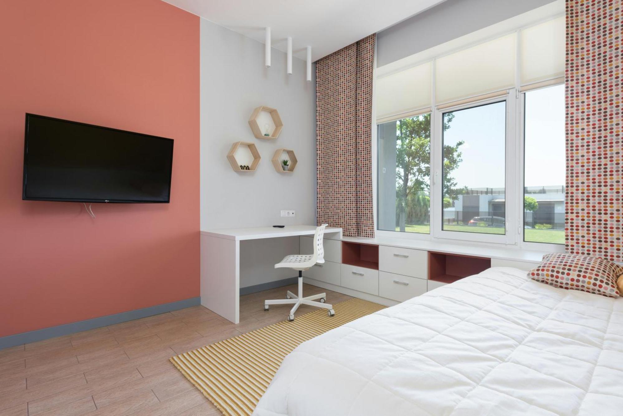 Prime Ambs A Family - Delhi Airport 4*