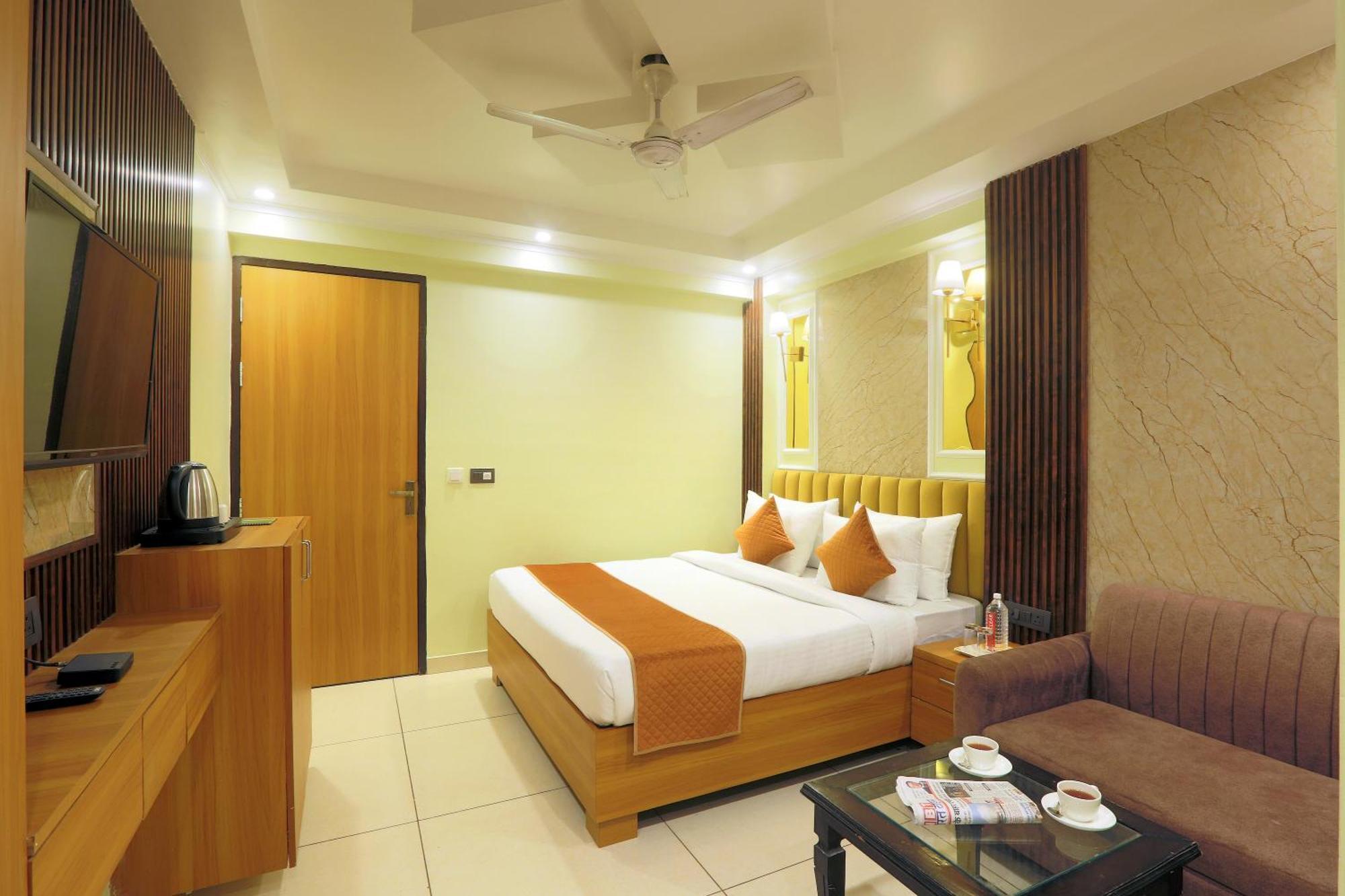 Aerostay Empire Near Igi Airport 4*