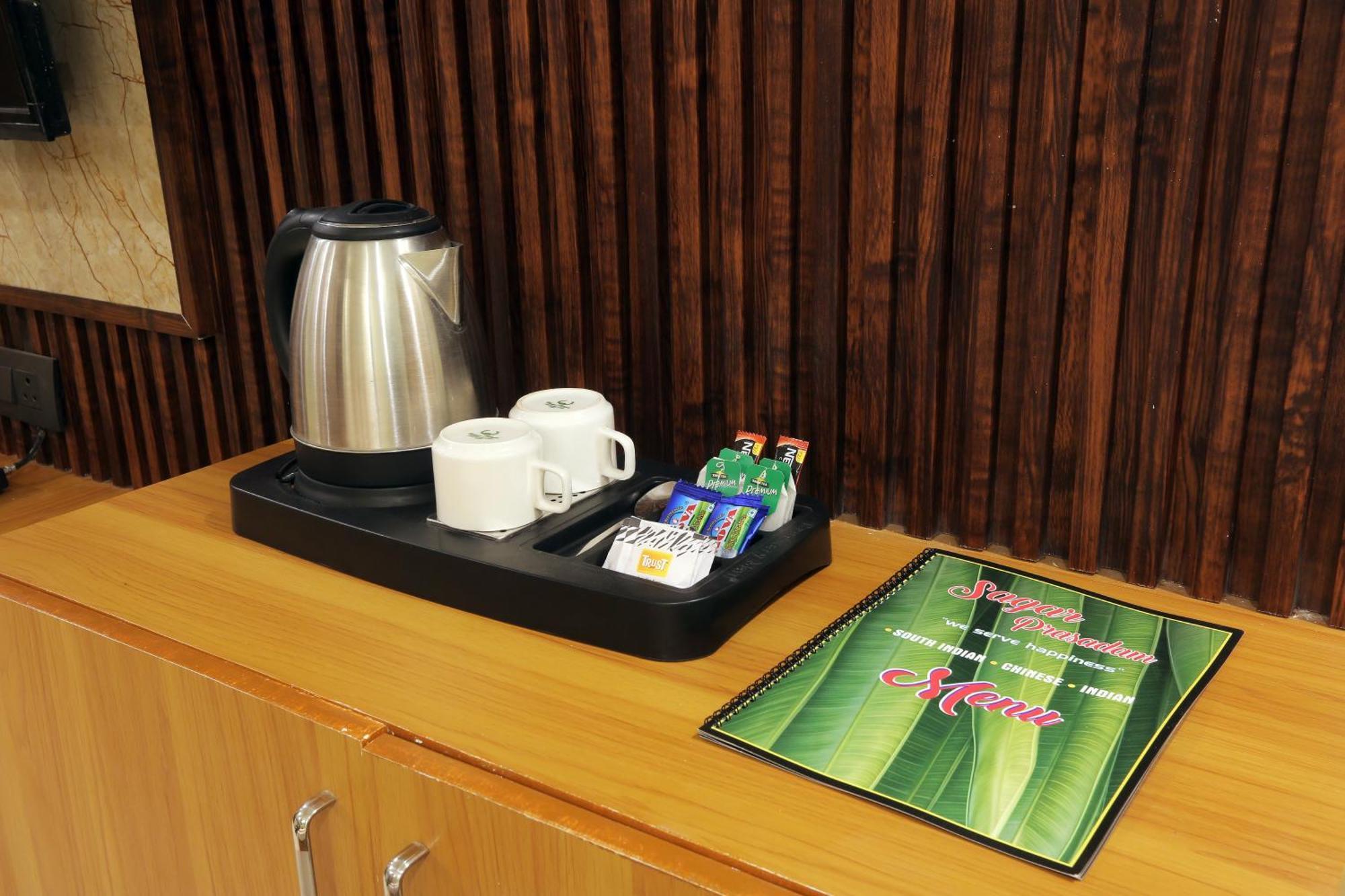 Hotel Aerostay Empire Near Igi Airport 4*